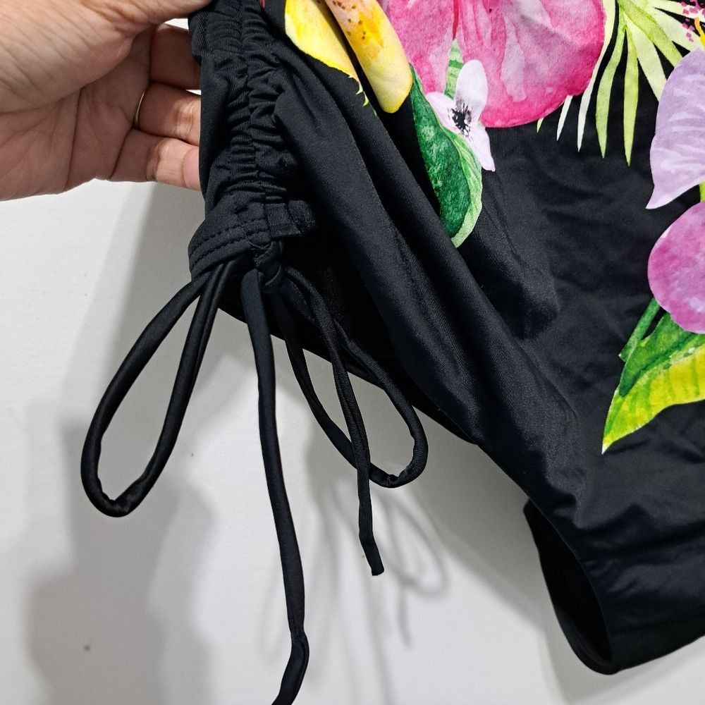 Other Swimsuit For All Plus Size Underwire Floral One-Piece Swimsu Size 4XL / US 24-26 - 8 Thumbnail