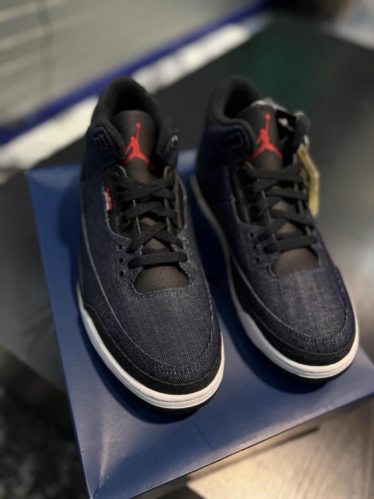 Jordan Brand Levi's x Air Jordan 3 Retro Men's (10.5) Indigo Denim NEW Size US 10.5 / EU 43-44 - 4 Thumbnail