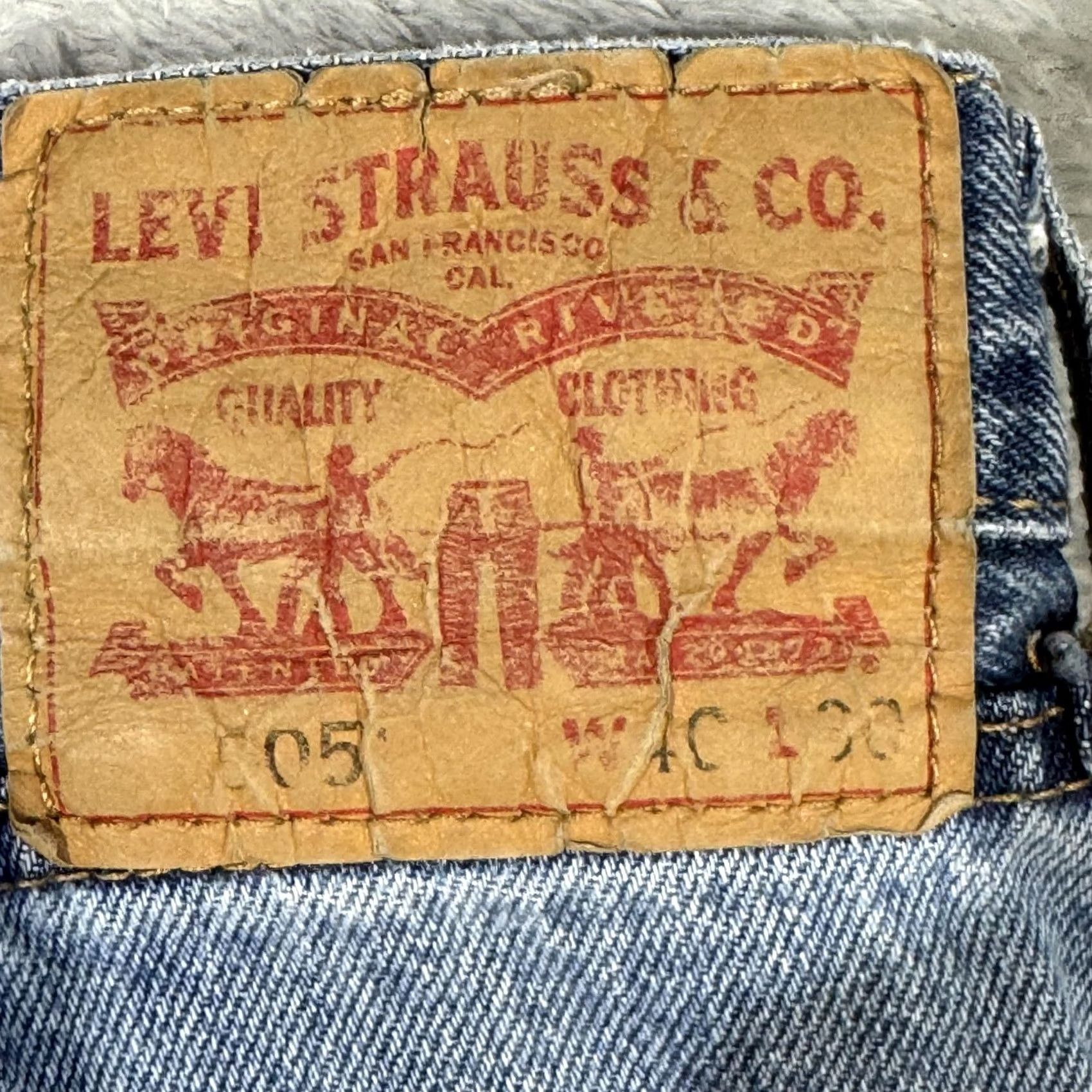 Levi's Levis 505 Jeans Mens 40x30 Blue Light Wash Straight Leg Denim Classic Zip Fly Size US 40 / EU 56 - 4 Thumbnail