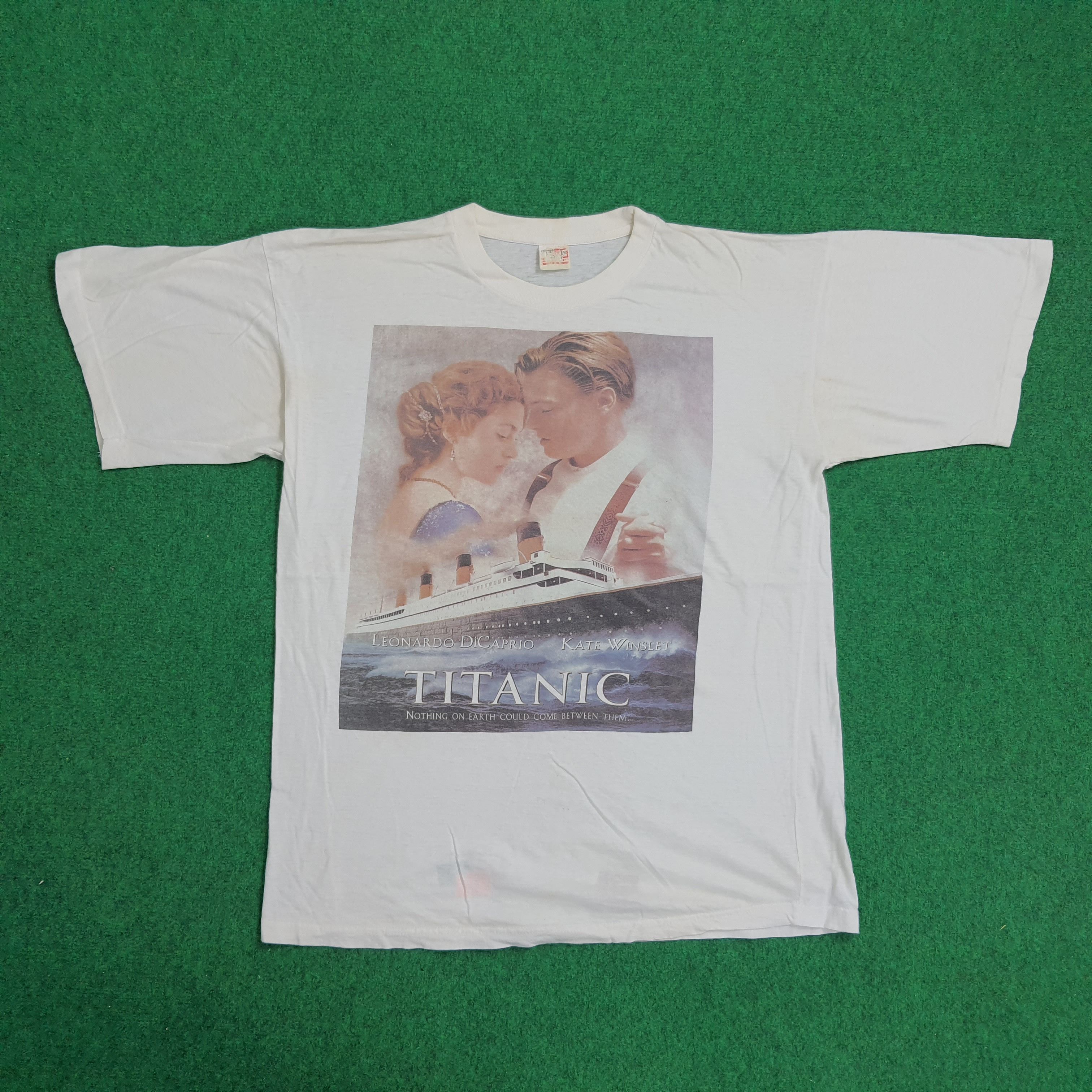 Vintage TITANIC Leonardo DiCaprio Movie T-shirt Size US L / EU 52-54 / 3 - 1 Thumbnail