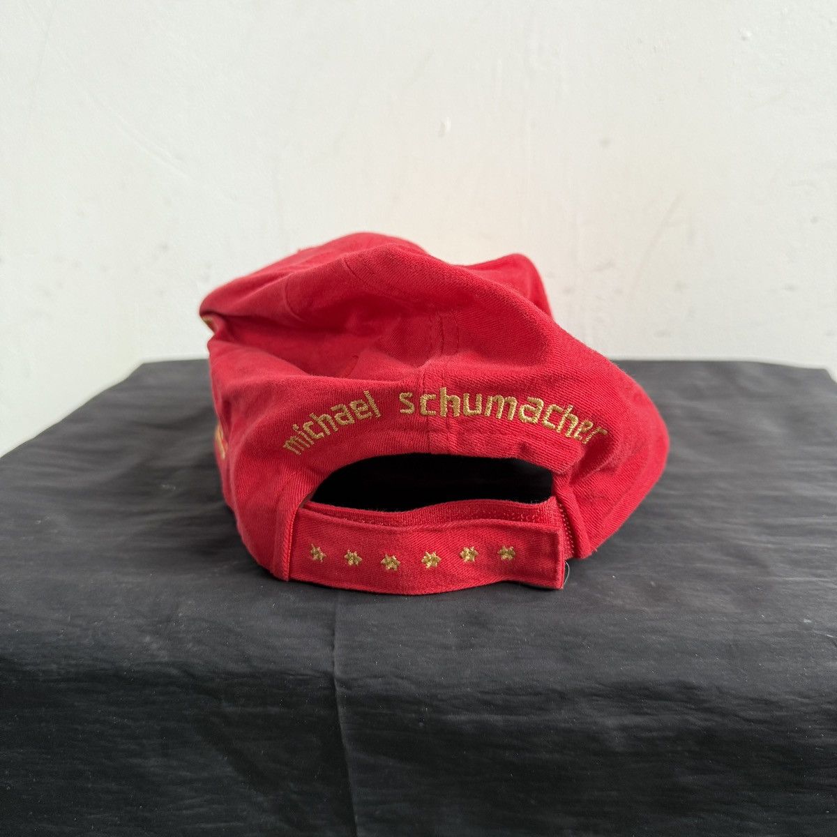 Ferrari × Formula 1 Formula 1 Word Champion Six Times Michael Schumacher Red Cap Size ONE SIZE - 6 Thumbnail