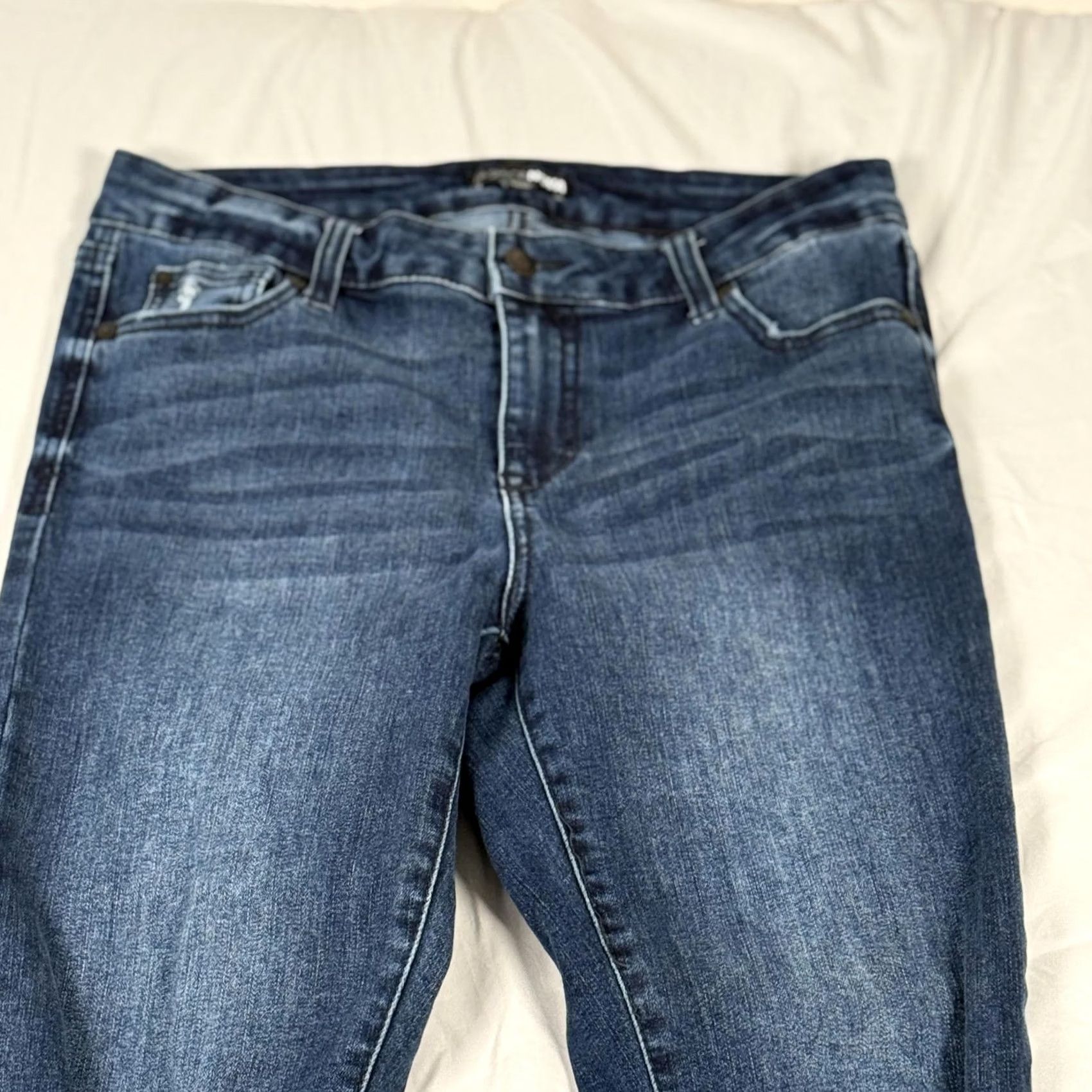 Fashion Nova Fashion Nova Jeans Womens Skinny Dark Blue Wash Distressed Raw Hem Ankle 7/28 Denim Slim Pockets Zip Spring Fall Winter Womens 30in 25in Inseam Size 28" / US 6 / IT 42 - 3 Thumbnail