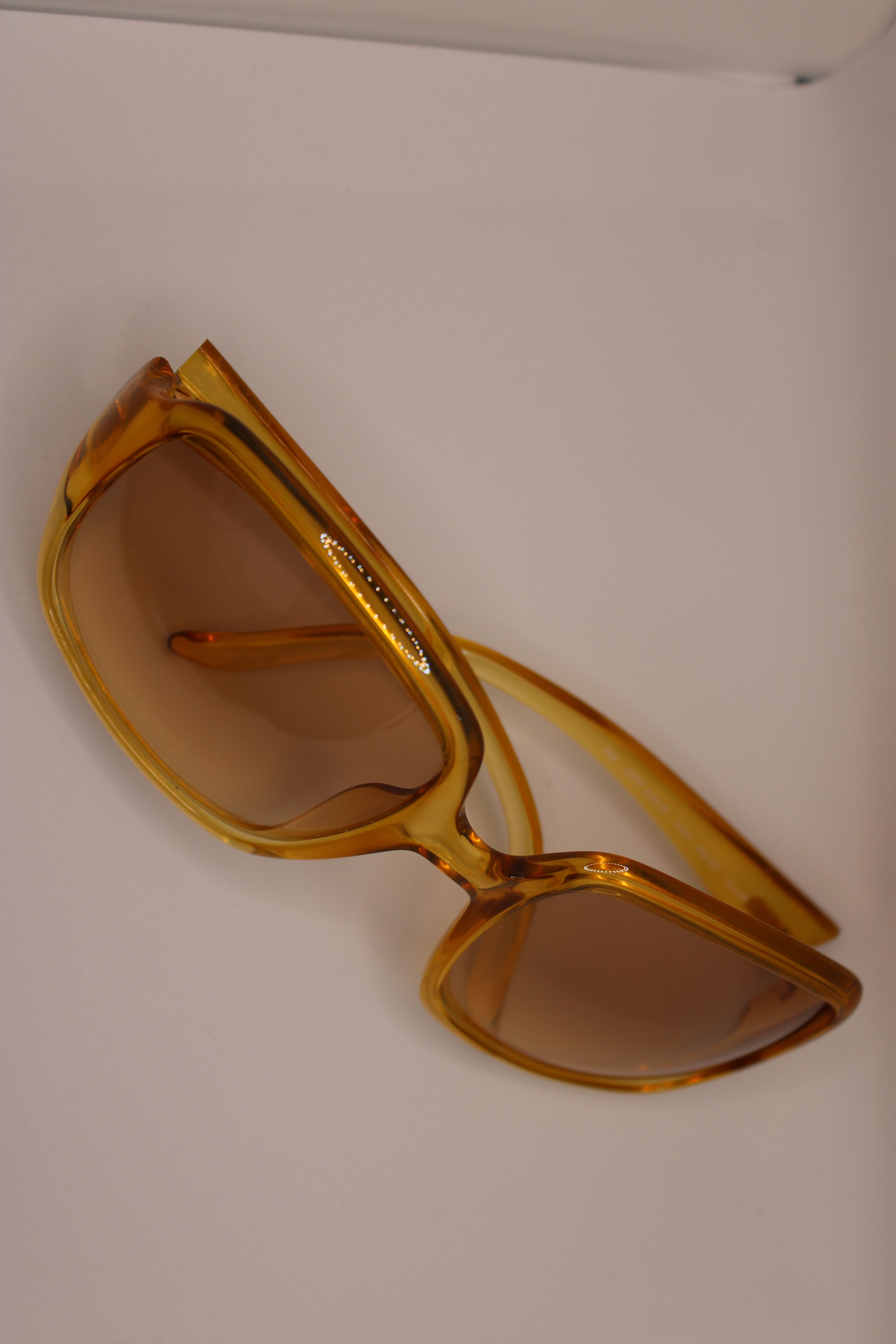 Gianfranco Ferre Fantastic Vtg. Gianfranco Ferre Yellow Sunglasses Size ONE SIZE - 8 Thumbnail