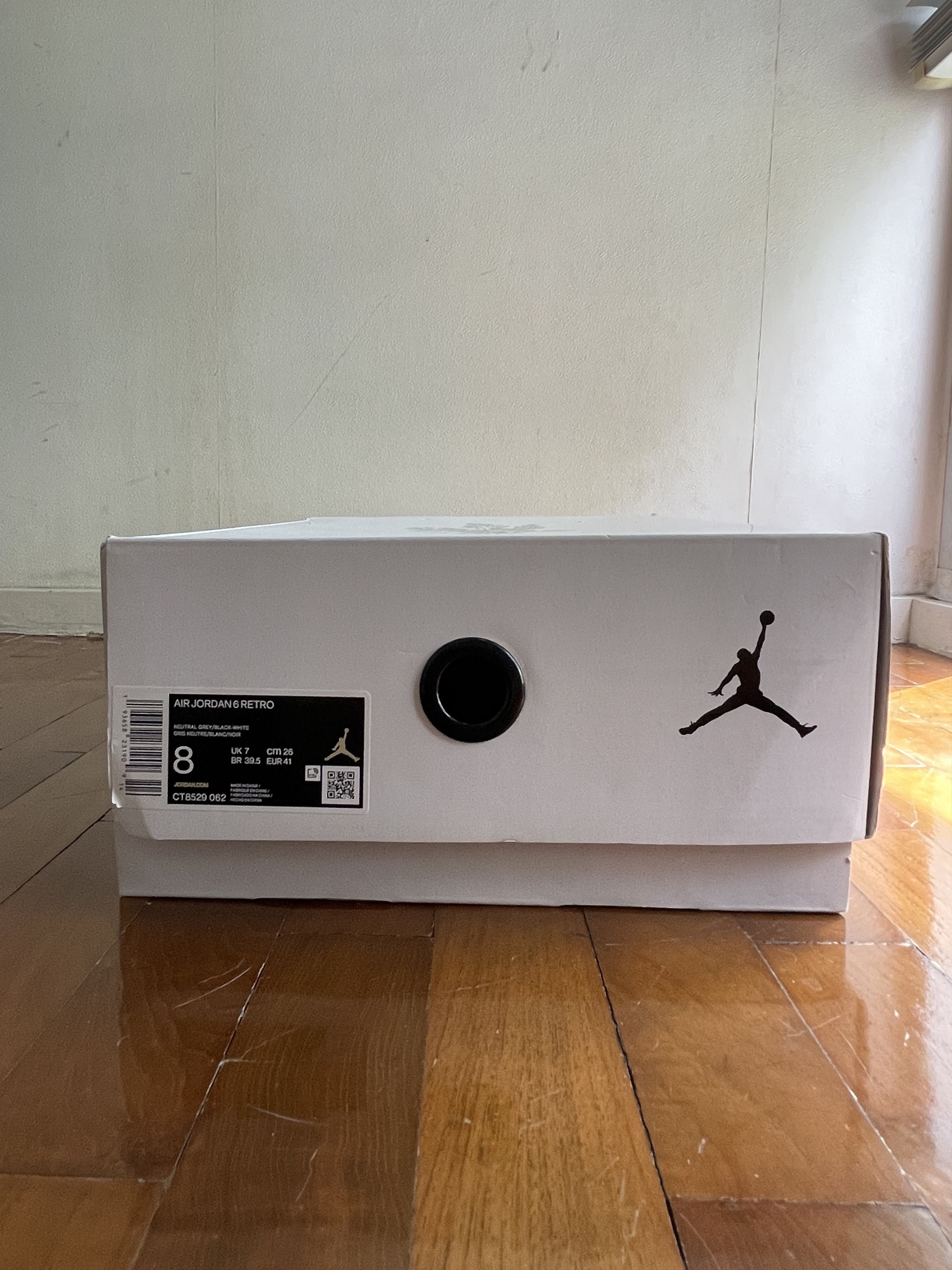 Nike NIKE AIR JORDAN 6 RETRO "HARE" Size US 8 / EU 41 - 5 Thumbnail