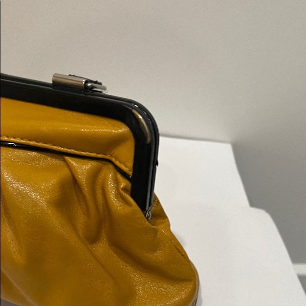 The Unbranded Brand Retro yellow and black handbag. Size ONE SIZE - 3 Thumbnail