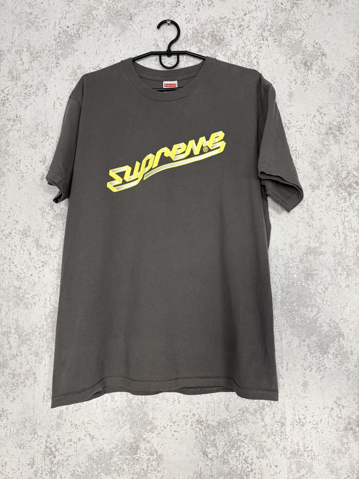 Supreme Supreme Banner Logo T-Shirt FW23 Charcoal Yellow USA Size M Size US M / EU 48-50 / 2 - 1 Thumbnail