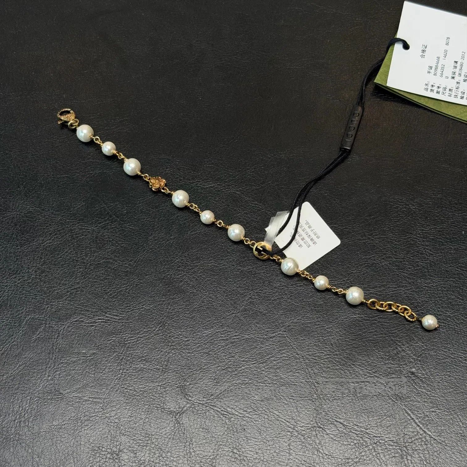 Gucci Guicci Pearl and Rose Flower Bracelet Size ONE SIZE - 2 Thumbnail