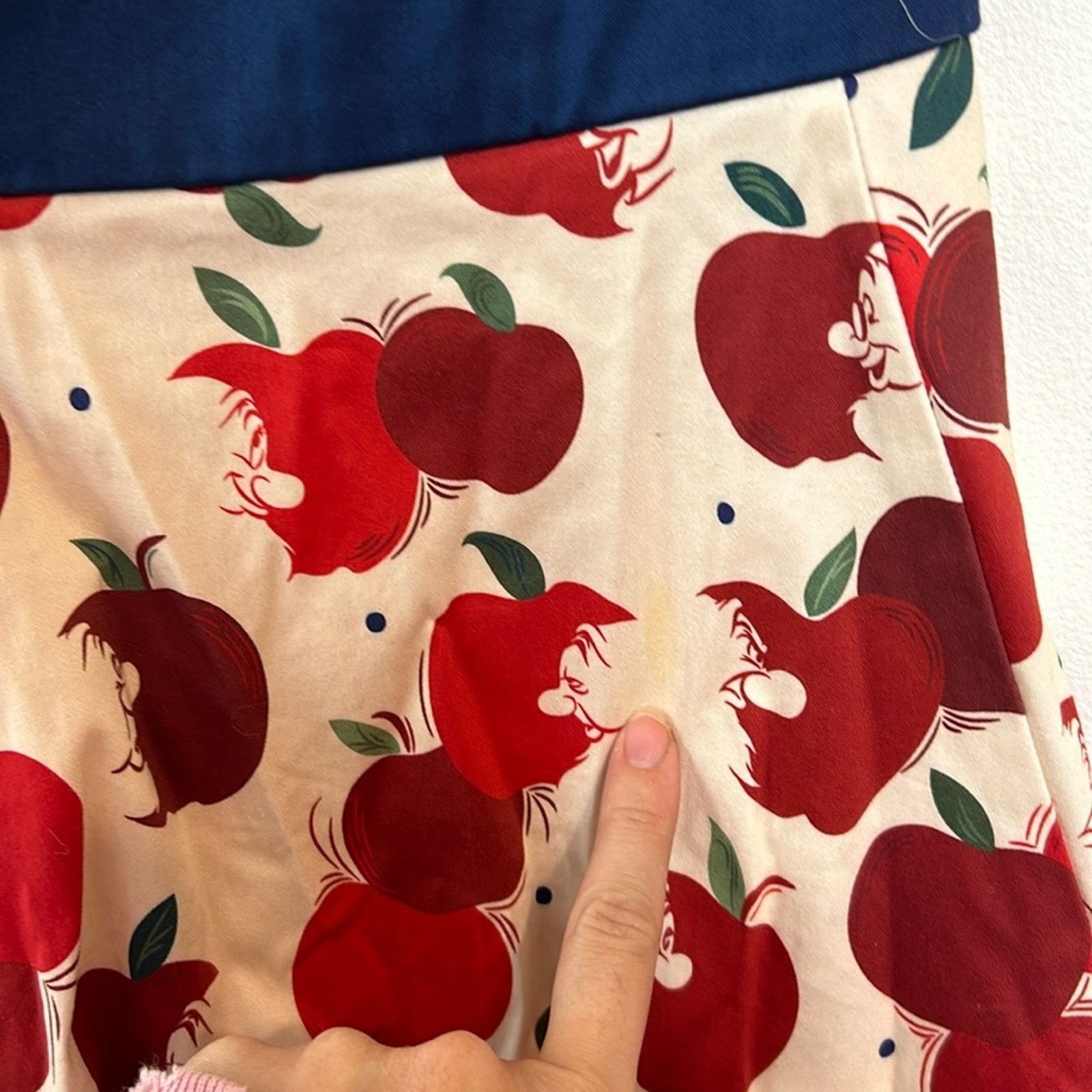 Disney Disney Parks Snow White Poison Apple RARE Dress Size M / US 6-8 / IT 42-44 - 4 Thumbnail