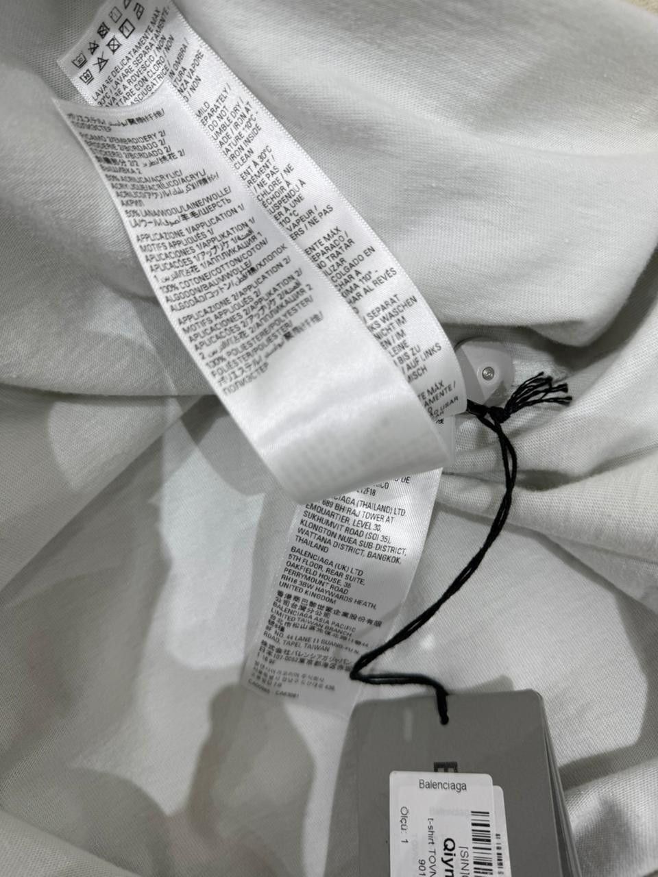 Balenciaga CC28 Grafitti Skater T-Shirt in White Size US L / EU 52-54 / 3 - 7 Thumbnail