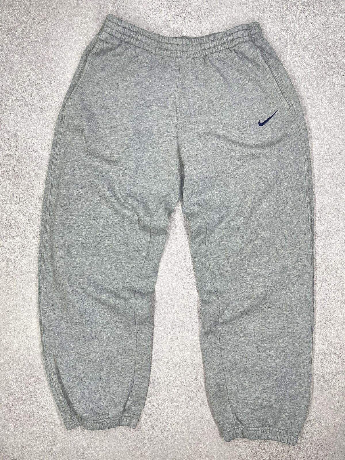 Nike Vintage Nike Basic Grey Sweatpants Jogger Small Logo Y2K Size US 30 / EU 46 - 2 Thumbnail