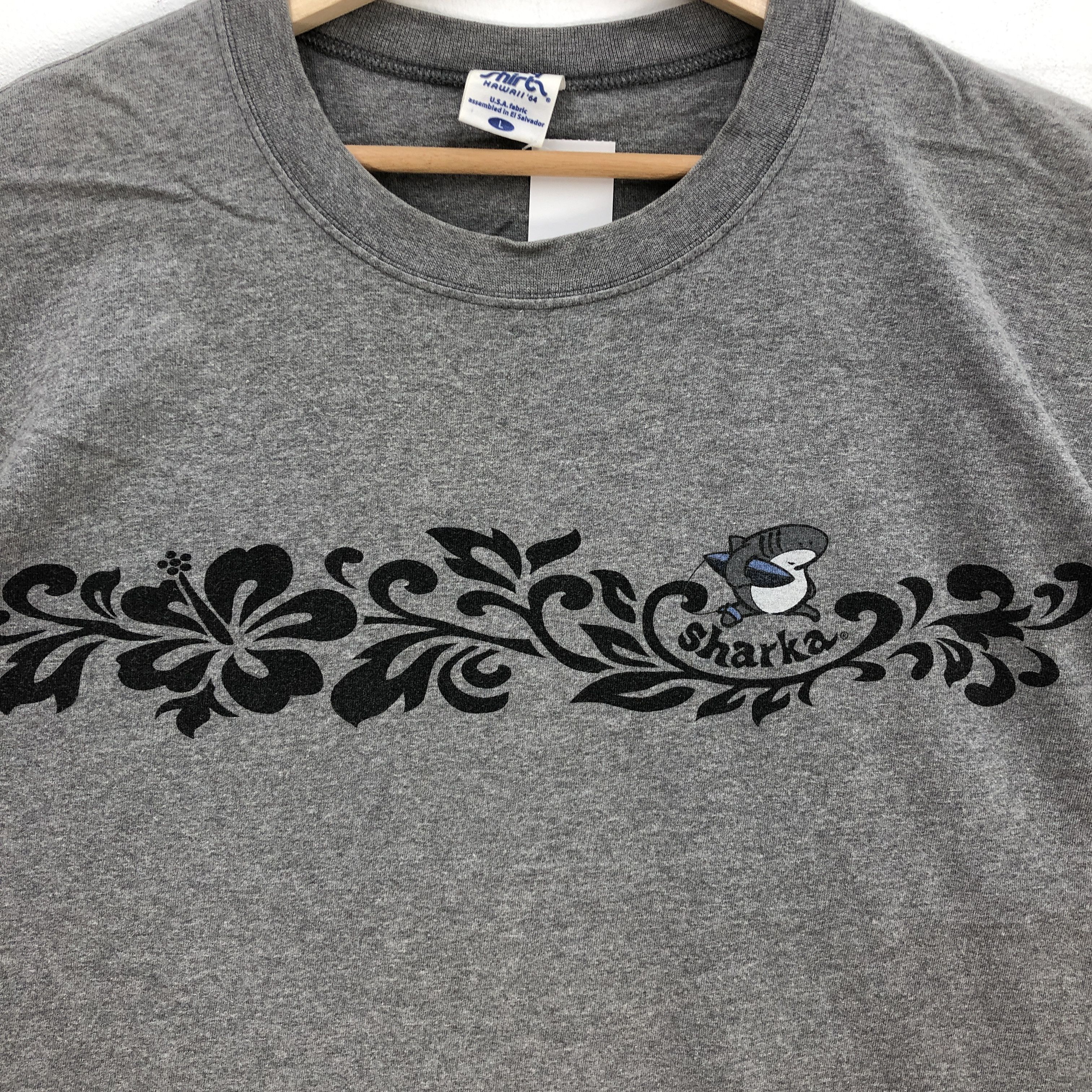 Vintage Vintage Y2K Crazy Shirt T Shirt Sharka Surf Guam Tees Size US L / EU 52-54 / 3 - 4 Thumbnail
