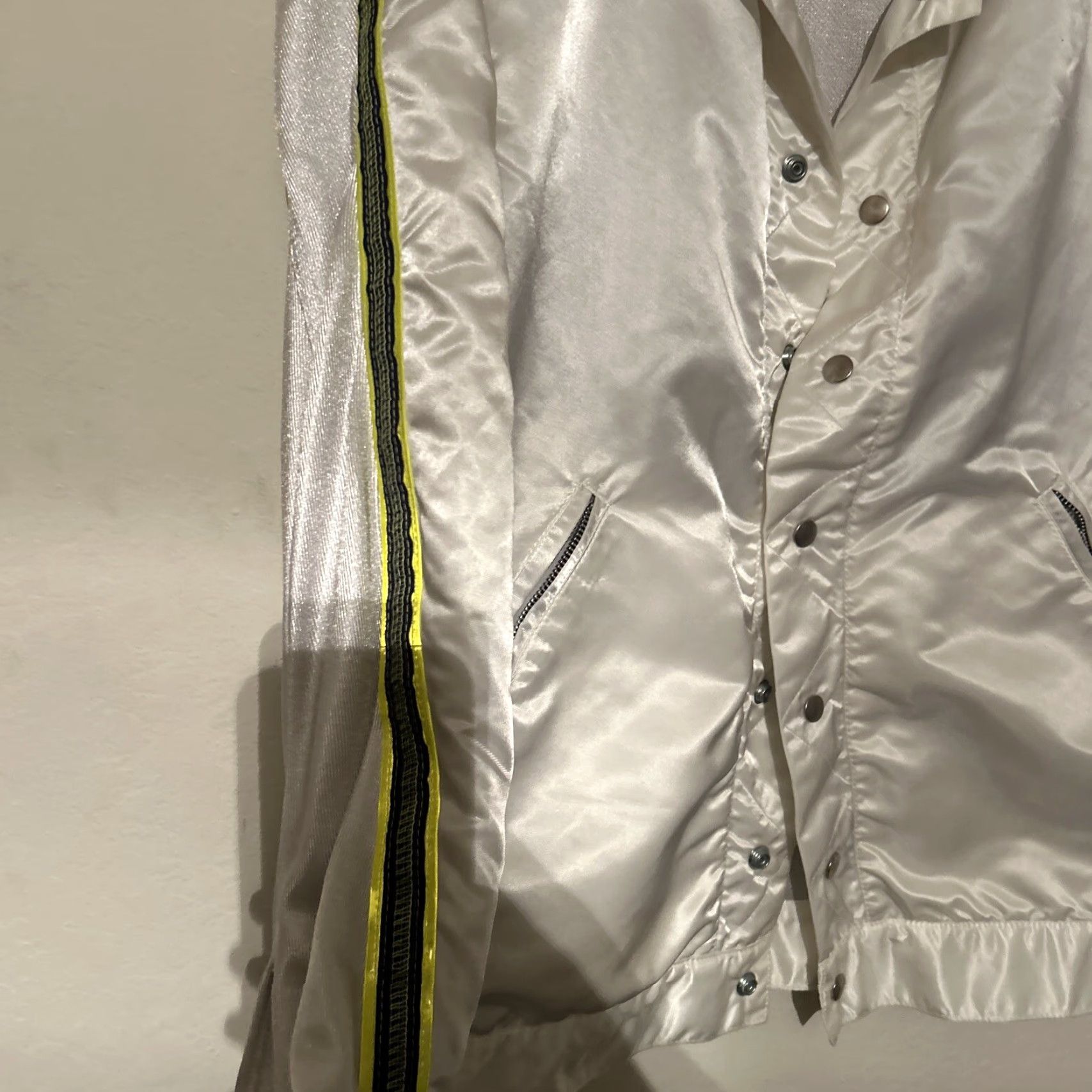 Vintage RUBBER SOUL Jacket 90s Ivory Satin Poly XL Men's VINTAGE Hip Hop Grunge EUC Size US M / EU 48-50 / 2 - 2 Thumbnail