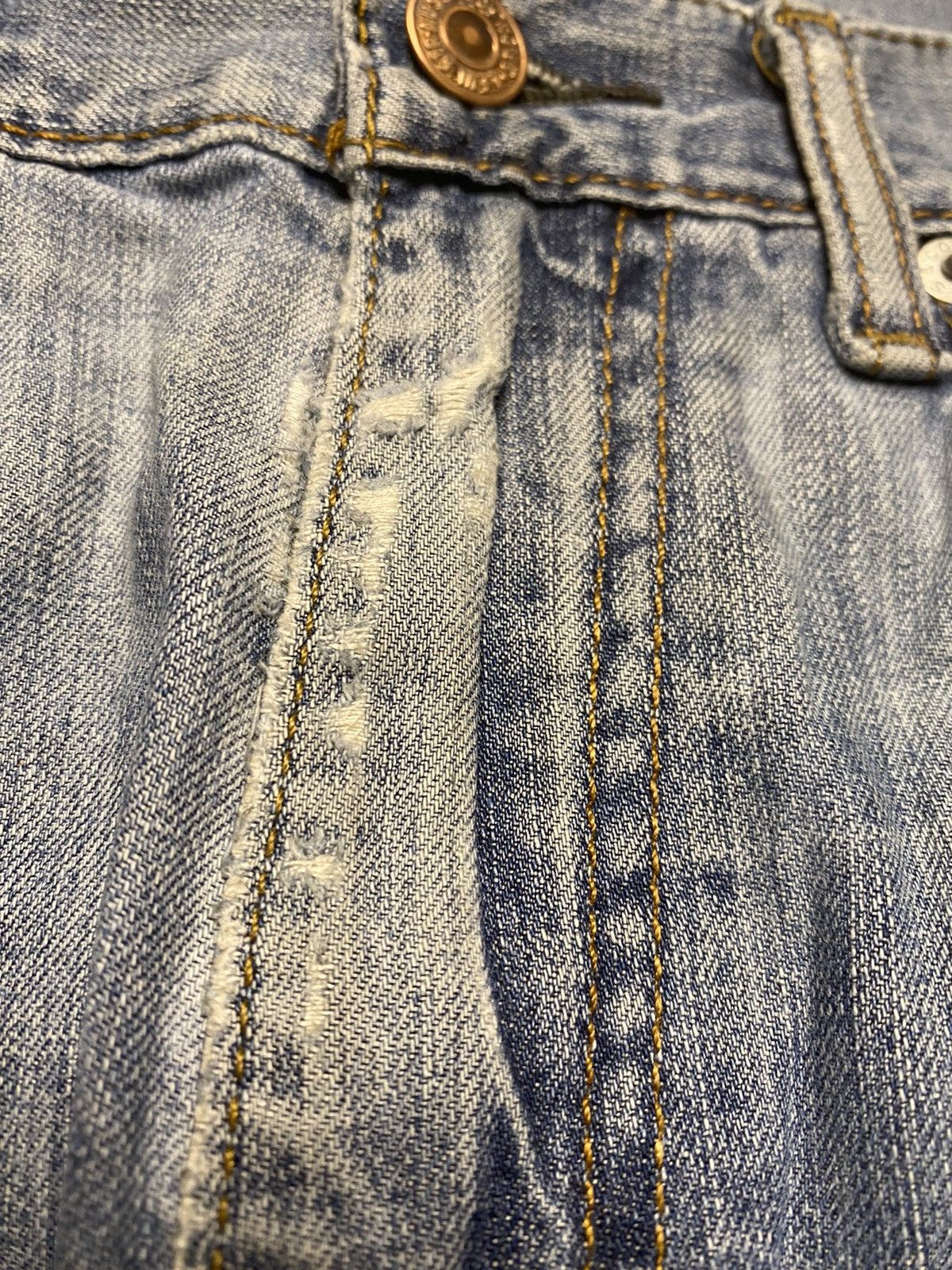 Levi's Light blue Levi’s distressed jean 505 Size US 34 / EU 50 - 18 Thumbnail