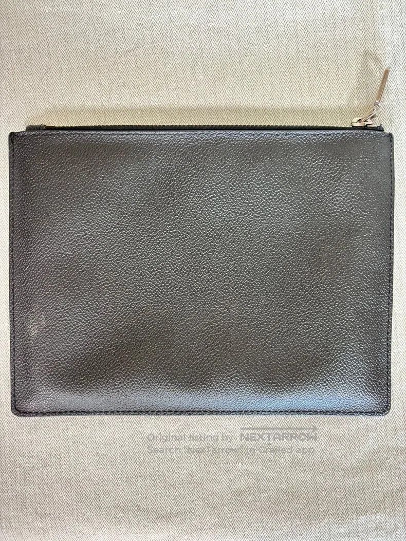 Givenchy Givenchy Dog Head Envelope Pouch . Size ONE SIZE - 2 Thumbnail