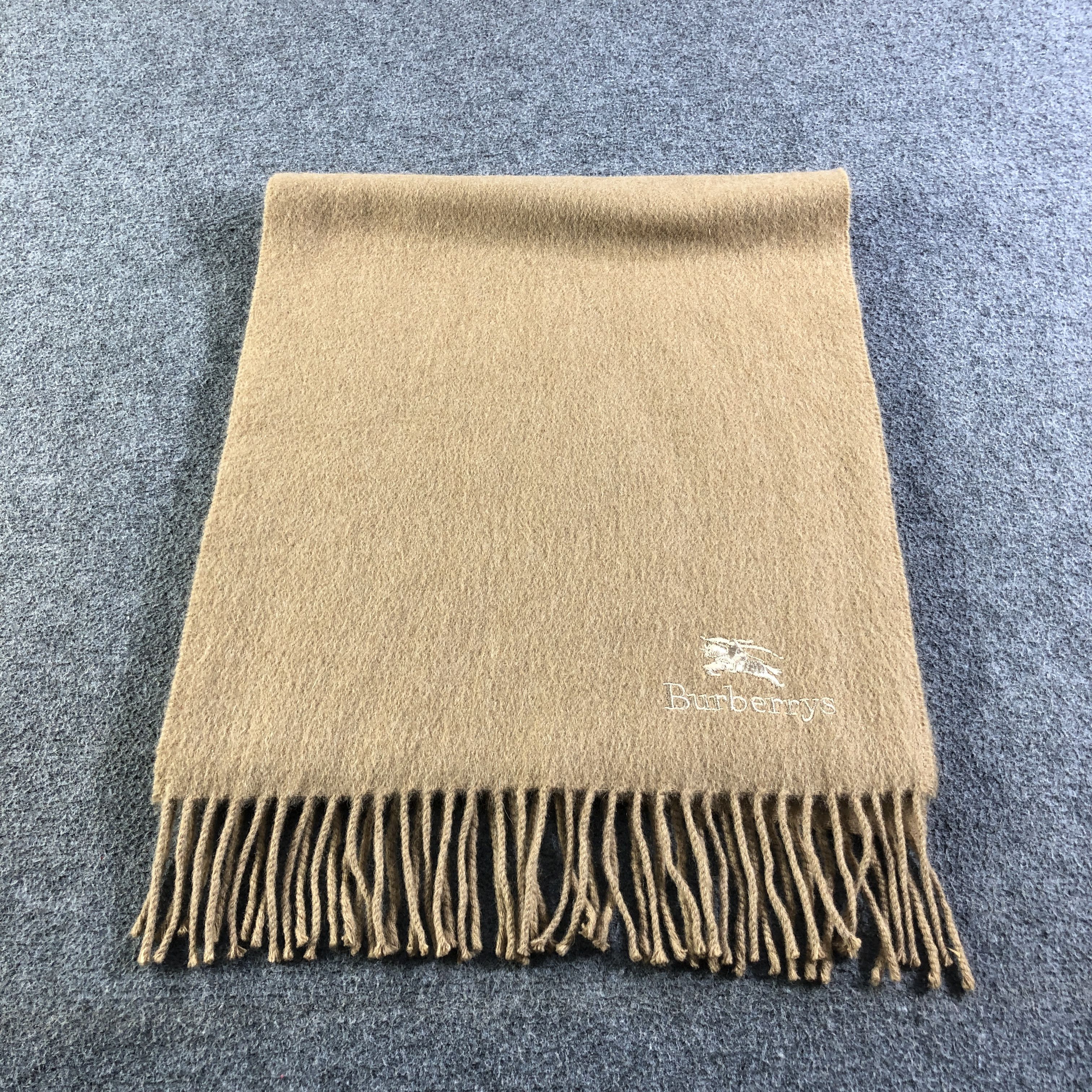 Burberry Burberrys Plain Cashmere Scarf Muffler V2680 Size ONE SIZE - 2 Thumbnail