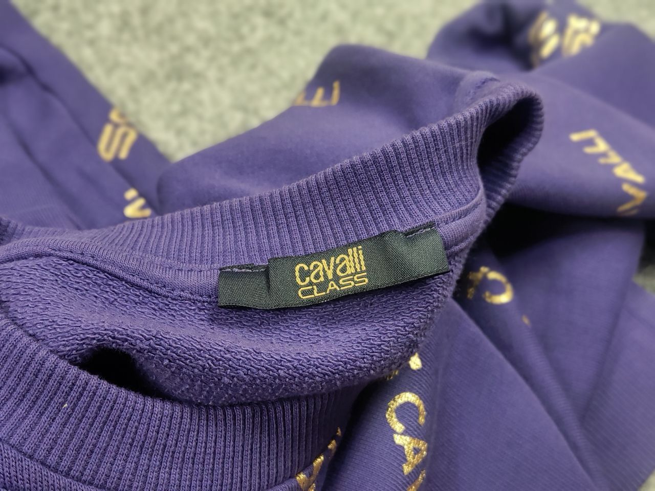 Roberto Cavalli Roberto Cavalli class Design Purple Monogram Logo Sweatshirt Size US S / EU 44-46 / 1 - 12 Thumbnail