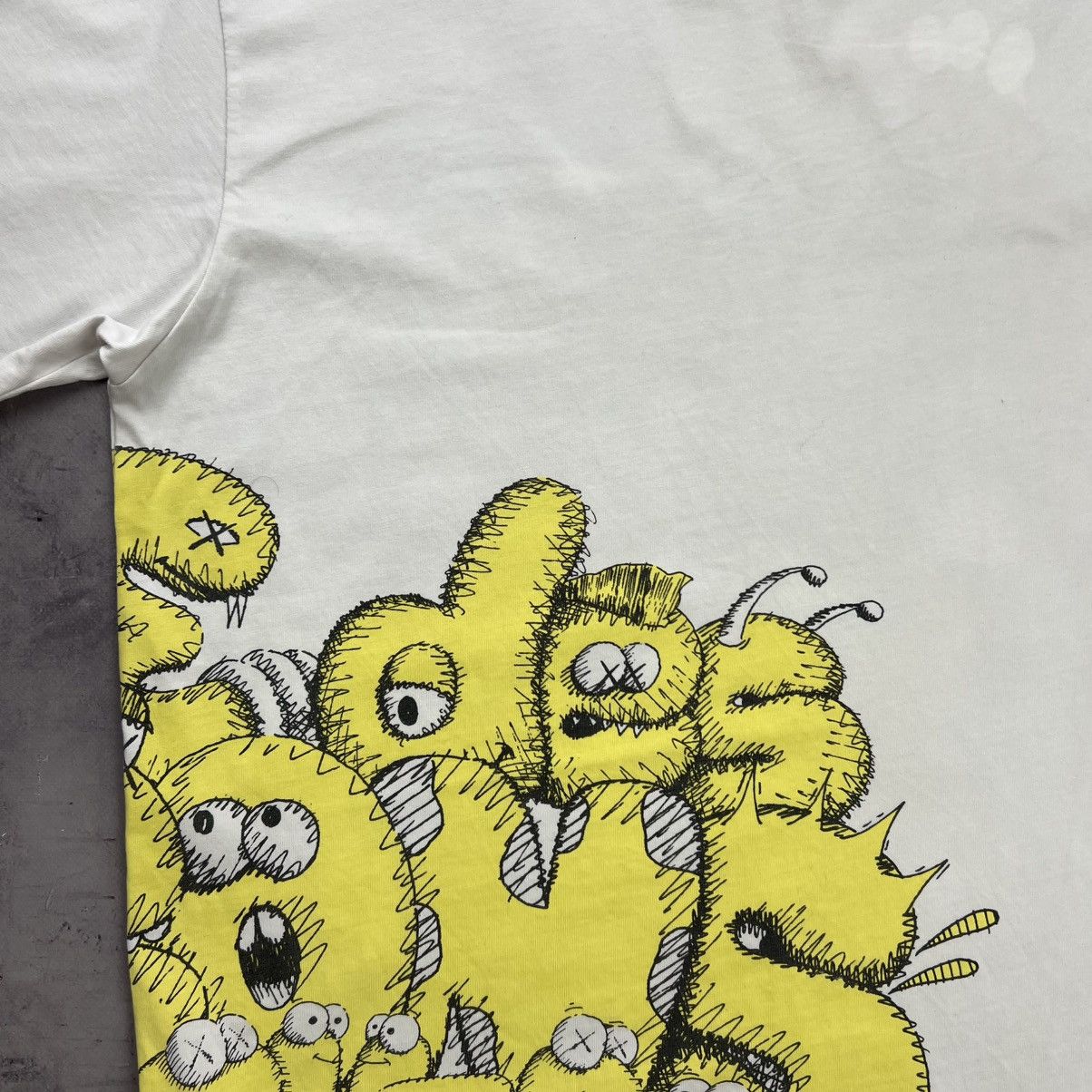 Comme des Garcons Rare! Comme Des Garcons x Kaws Overprint Tee Y2K Size US L / EU 52-54 / 3 - 17 Thumbnail
