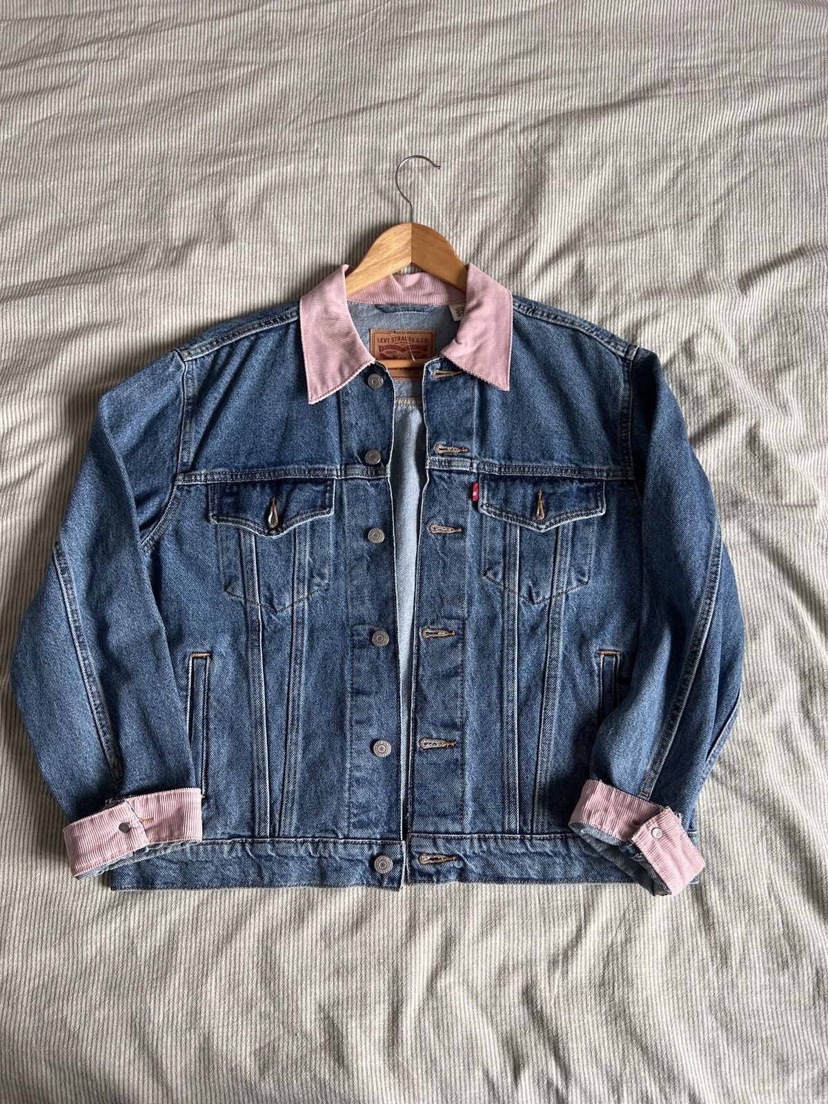 Levi's Levi Denim Jacket with Pink Corduroy Accents Size L / US 10 / IT 46 - 1 Thumbnail