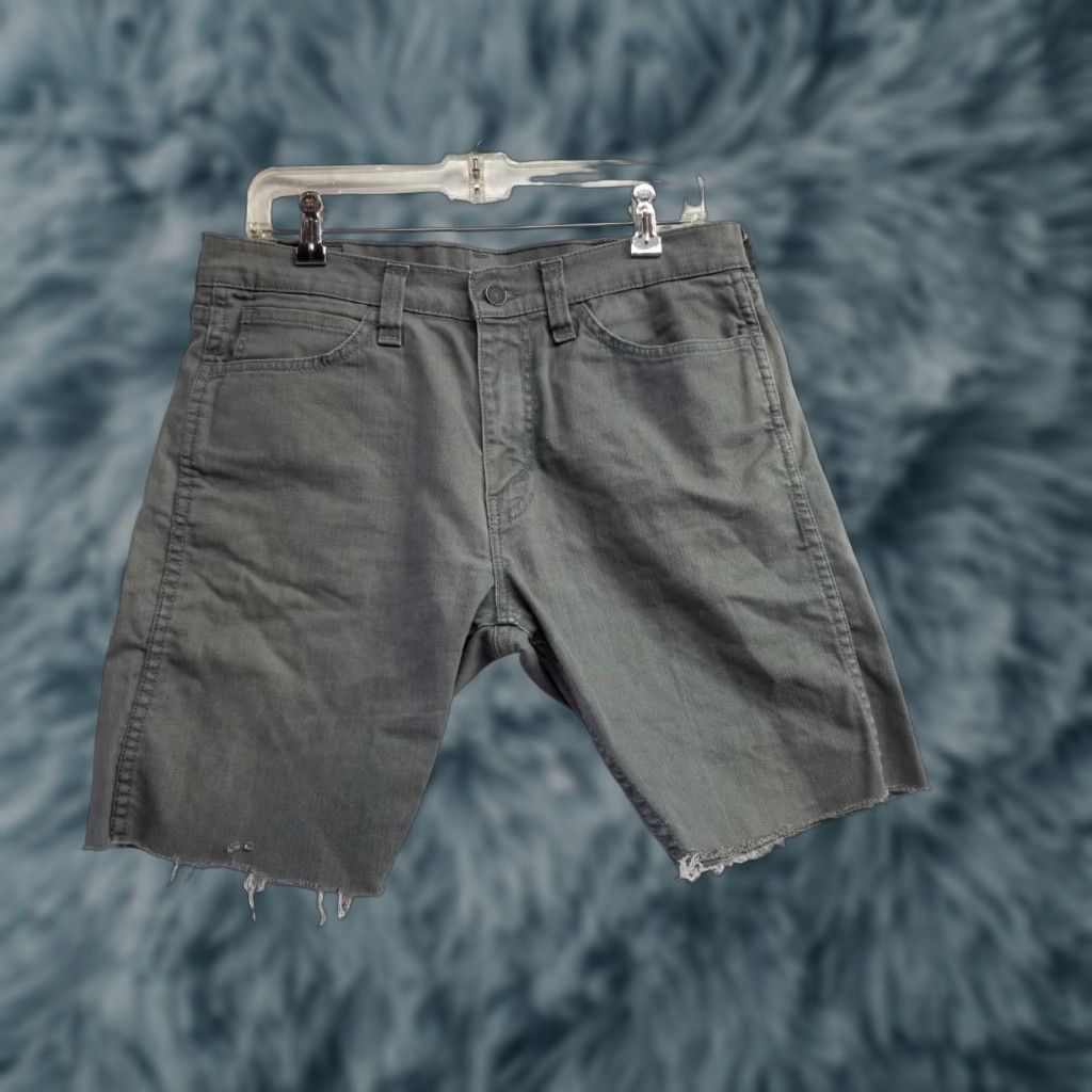 Vintage Levi’s 513 Cut Off Shorts Gray Mens Size 32 Bermuda Denim Cotton Flat Front Casual Regular 8in Inseam Pockets Shorts Mens Size US 32 / EU 48 - 1 Thumbnail