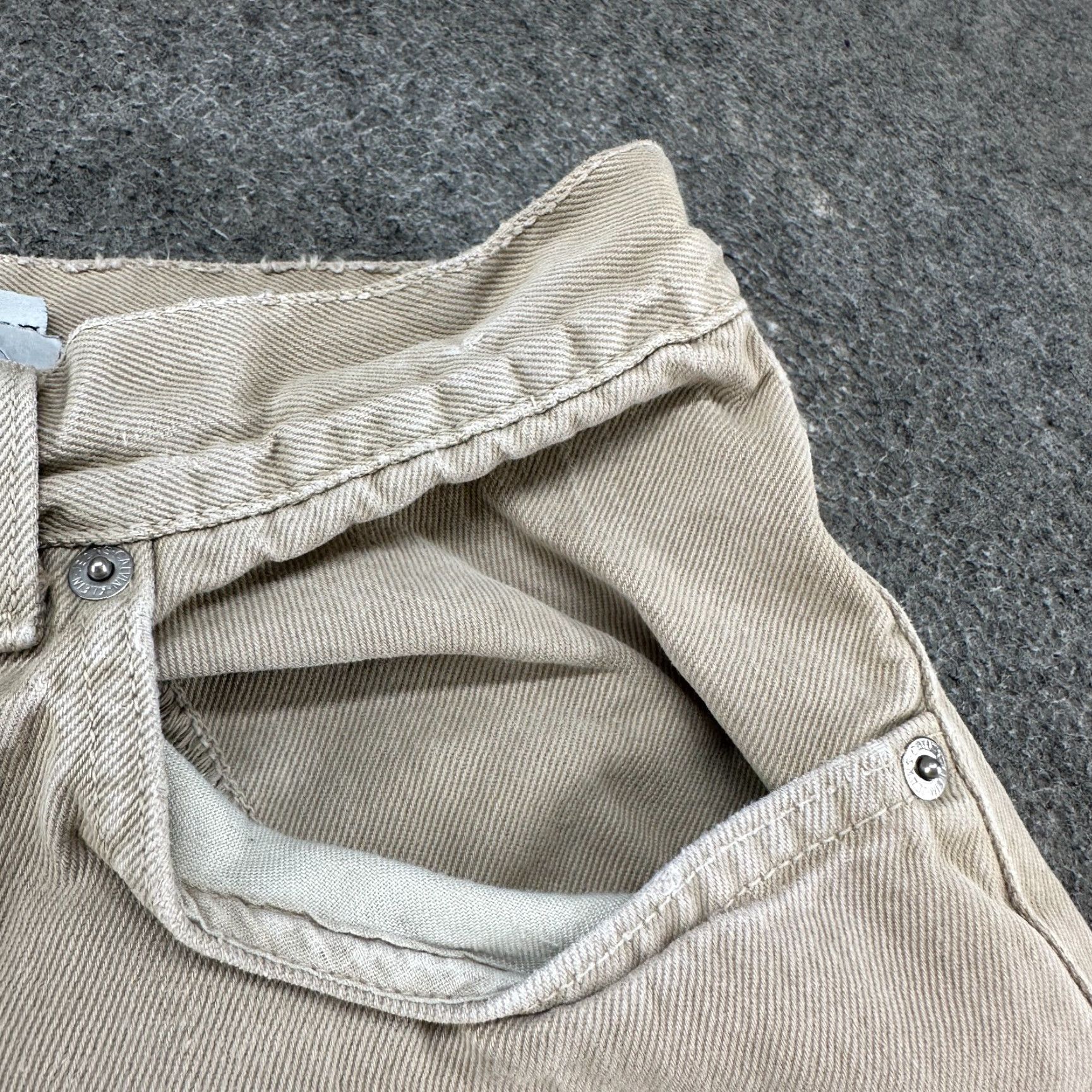Calvin Klein VINTAGE Calvin Klein Jeans Mens 32x32 Beige Easy Fit Straight Relaxed Khaki Y2K Size US 32 / EU 48 - 6 Thumbnail