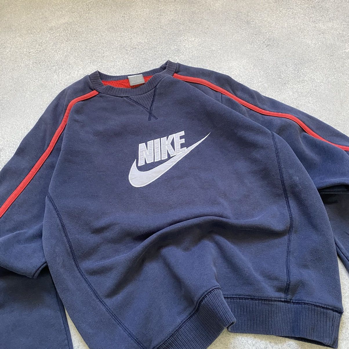Nike Vintage Y2K Nike Sweatshirt Embroidered Swoosh Size US S / EU 44-46 / 1 - 3 Thumbnail