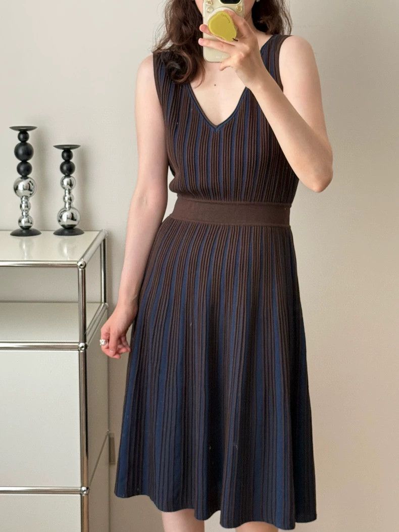 Loro Piana LORO PIANA Knitted elastic dress with V-neck Size S / US 4 / IT 40 - 5 Thumbnail