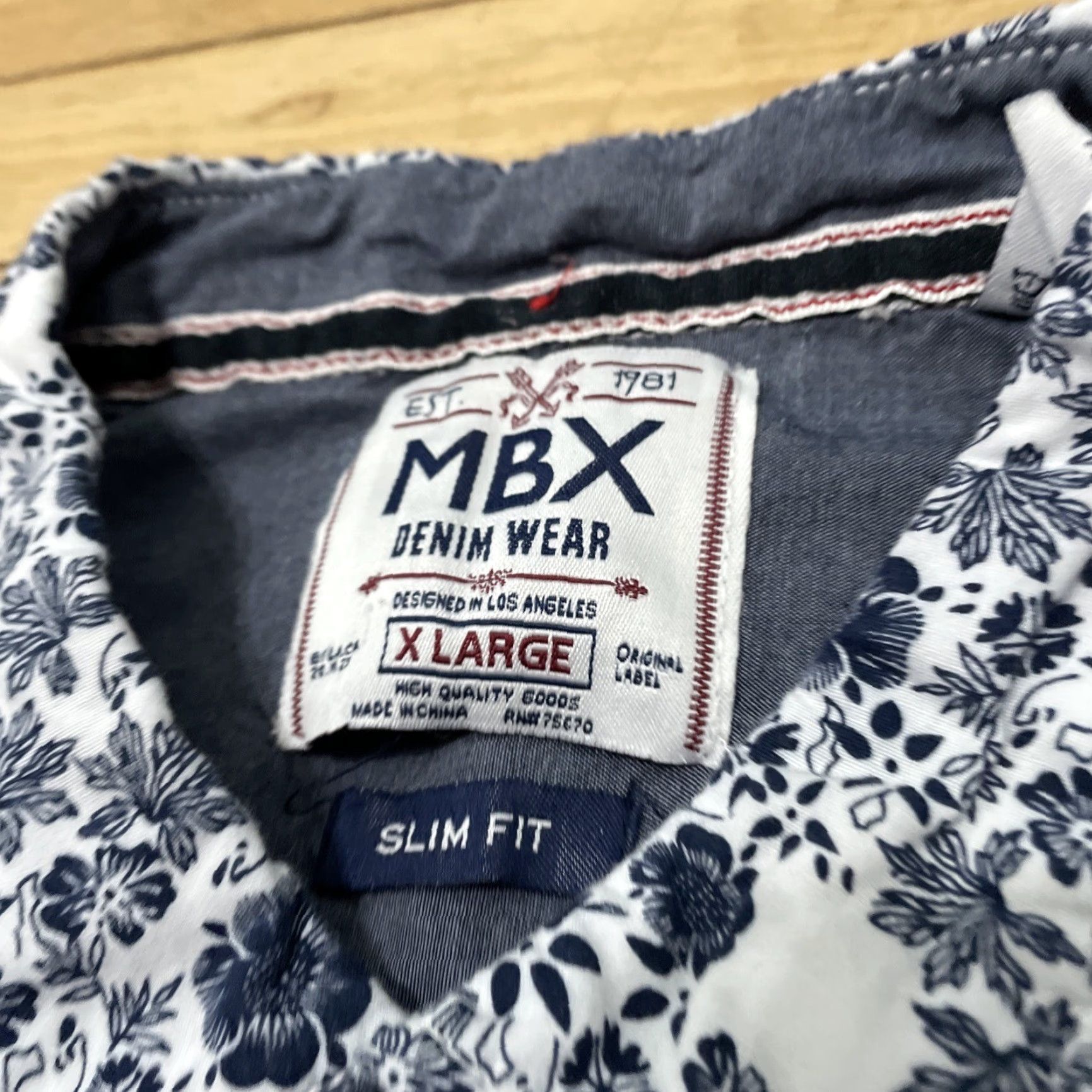 ALOHAS MBX DENIM WEAR Men's Shirt XL Slim Floral Blue White Button Up Red Trim Button-Up Short Sleeve Collared Denim Cotton Casual Modern Colorful 90s? Size US XL / EU 56 / 4 - 4 Thumbnail