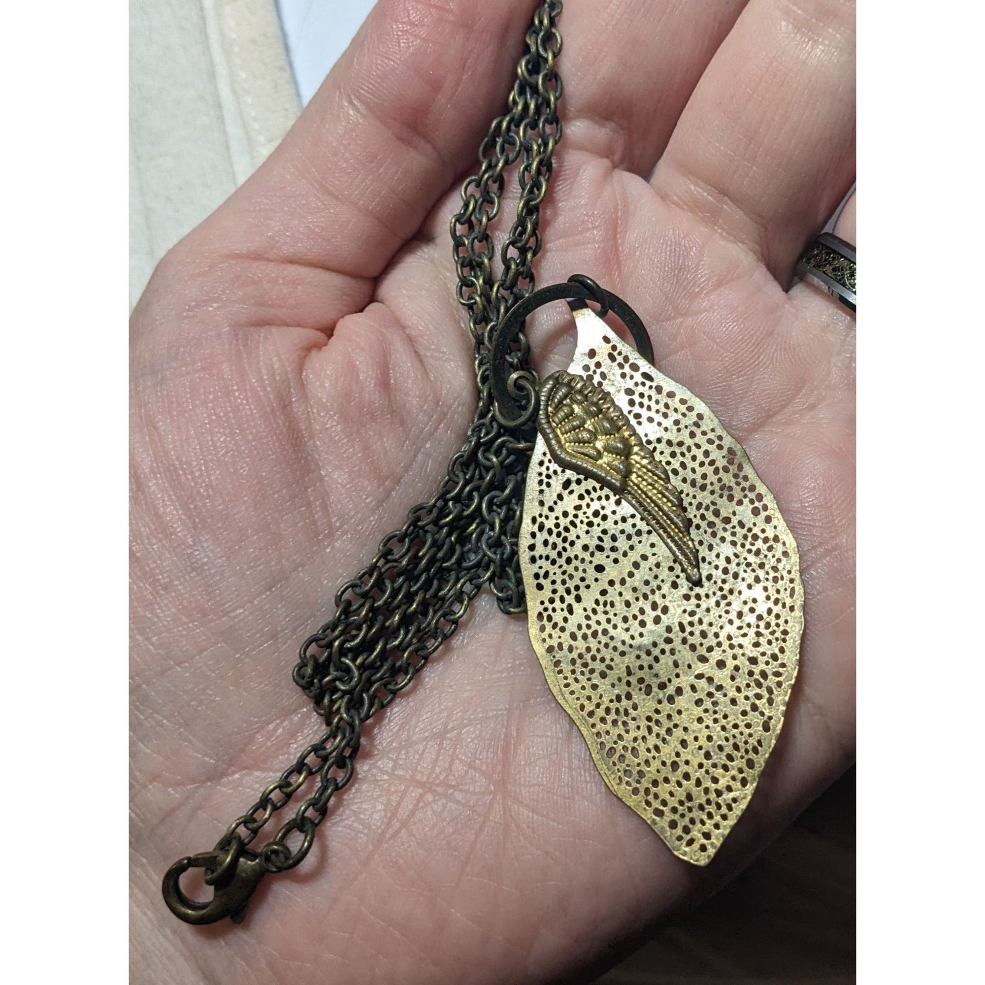 Other Antiqued Gold Tone Floral Wing Charm Pendant Necklace Size ONE SIZE - 6 Thumbnail