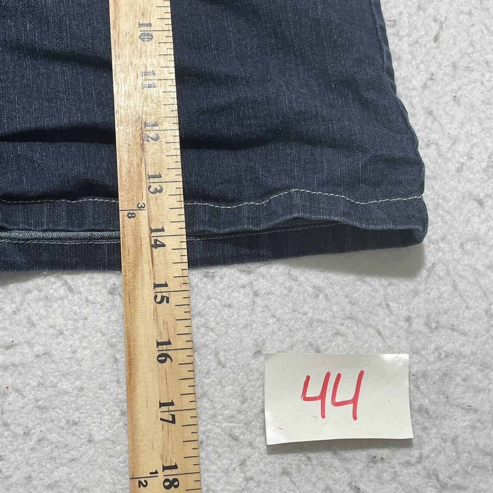 Other Baccini Women's Size 8 Denim Shorts 6" Inseam Mid Rise Size 30" / US 8 / IT 44 - 10 Thumbnail