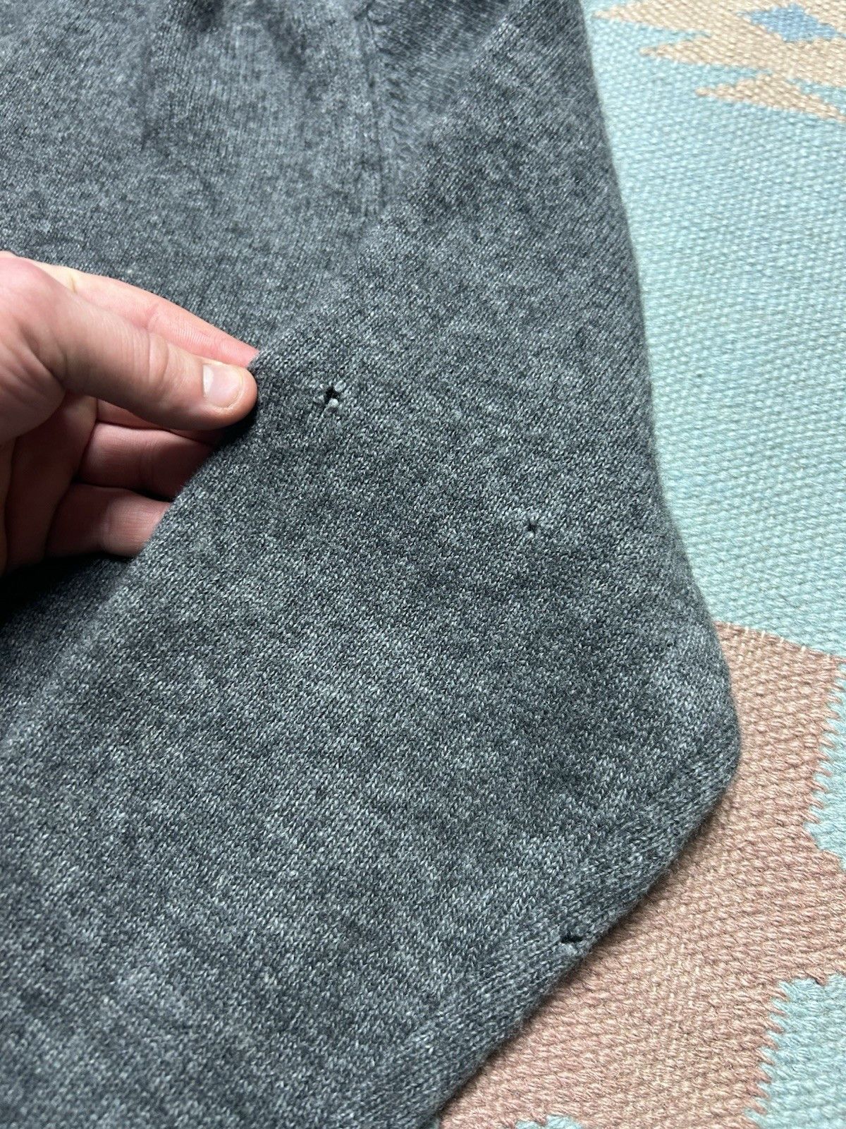 Vintage Vtg 1960s lambswool acrylic sweater v neck distressed large Size US L / EU 52-54 / 3 - 10 Thumbnail