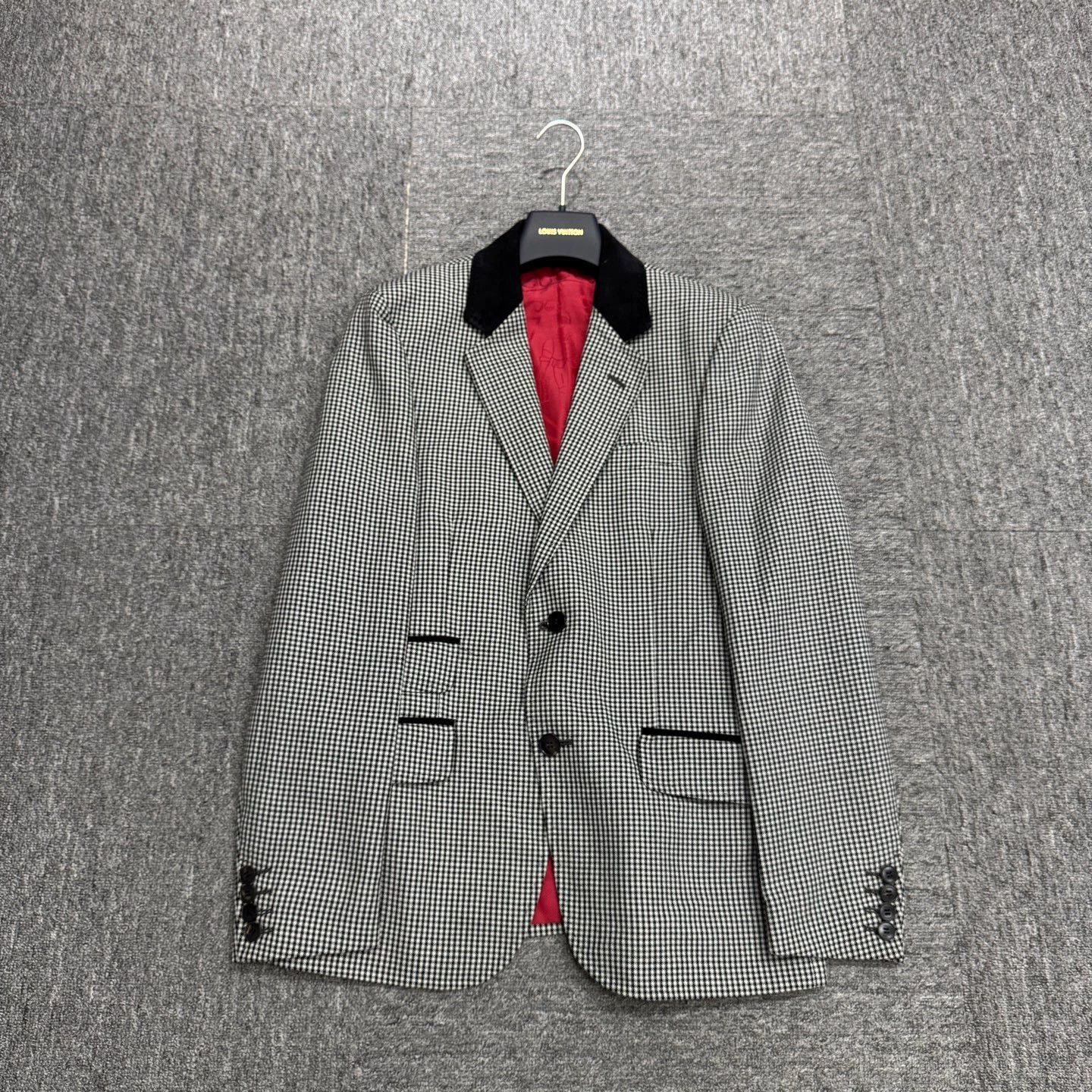 Gucci Beige Checked Blazer with Velvet Collar Size US M / EU 48-50 / 2 - 1 Thumbnail