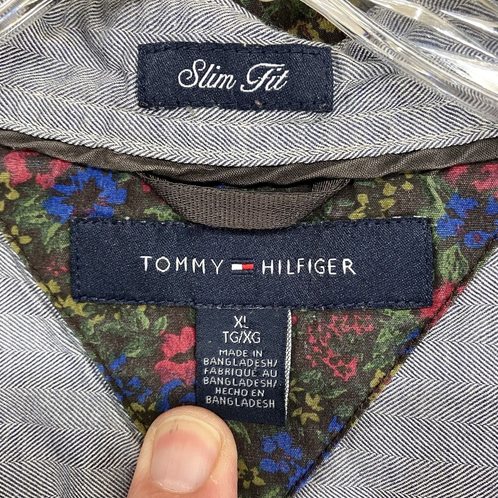 Tommy Hilfiger VINTAGE Tommy Hilfiger Men's Floral Print Button Up Shirt XL Slim Fit Long Sleeve Casual 90s Grunge Gothic Bohemian Size US XL / EU 56 / 4 - 3 Thumbnail