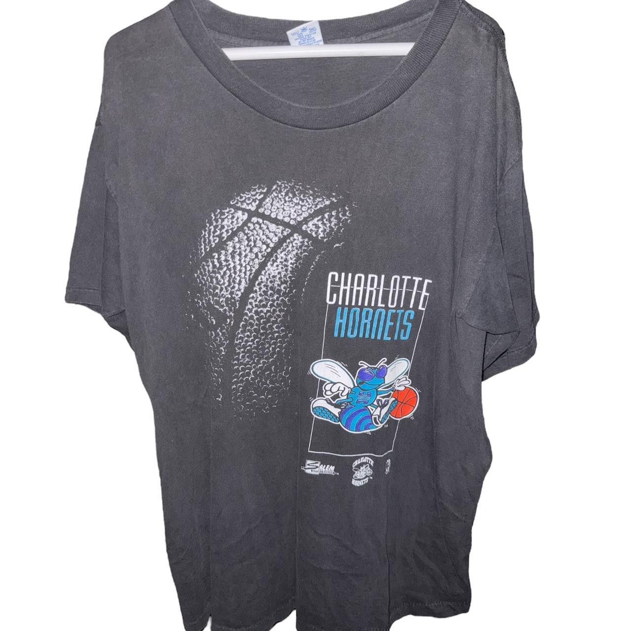 Salem Sportswear Vintage 90s Salem Sportswear Hornets NBA Rare Tee Sz L Size US L / EU 52-54 / 3 - 1 Thumbnail