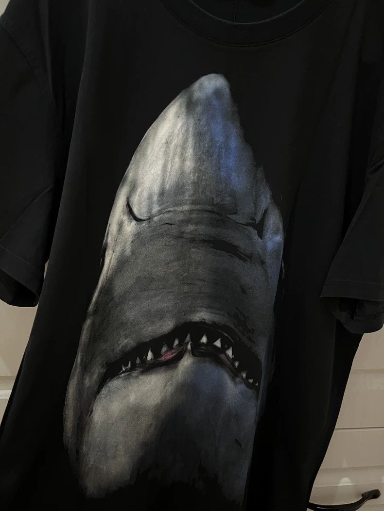 Givenchy Givenchy Shark T-Shirt Size US XL / EU 56 / 4 - 3 Thumbnail