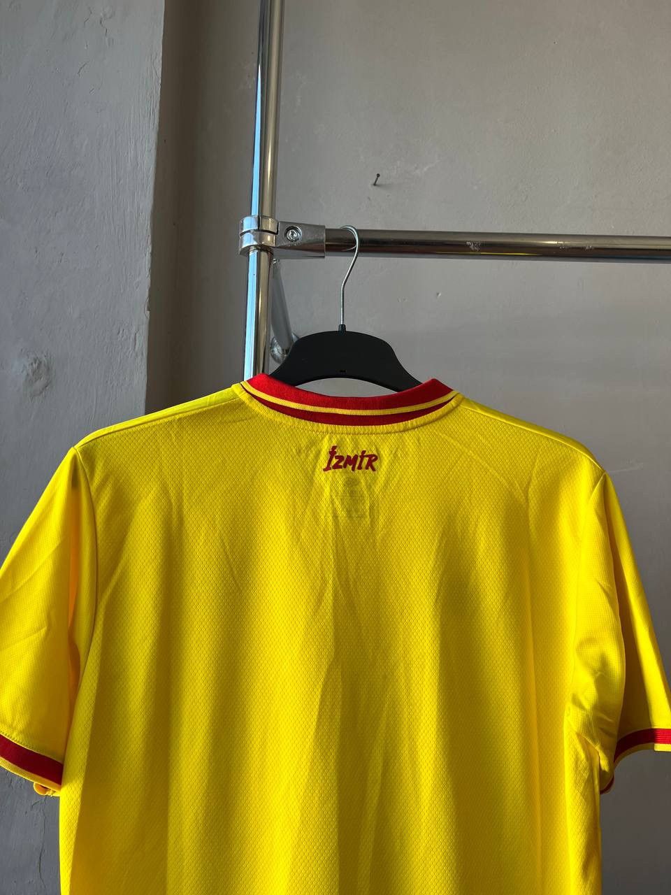Umbro 2021/22 GOZTEPE AWAY SOCCER JERSEY FOOTBALL SHIRT SIZE XL Size US XL / EU 56 / 4 - 10 Thumbnail