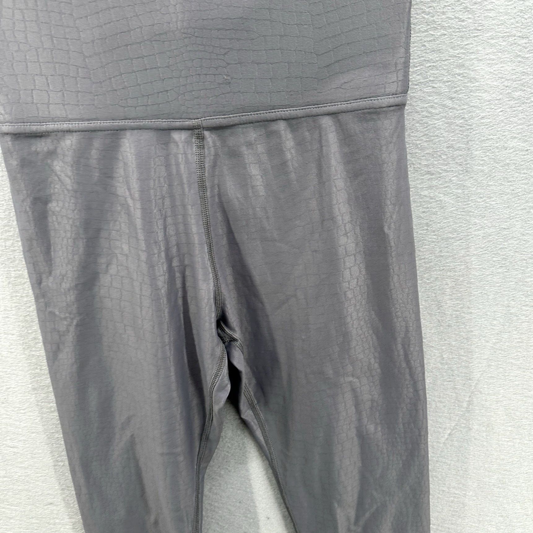 Vintage Carbon38 Womens XS Gray Faux Leather Leggings Shiny Reptile Takara Shine Athleisure Yoga Luxury Size 26" / US 2 / IT 38 - 5 Thumbnail