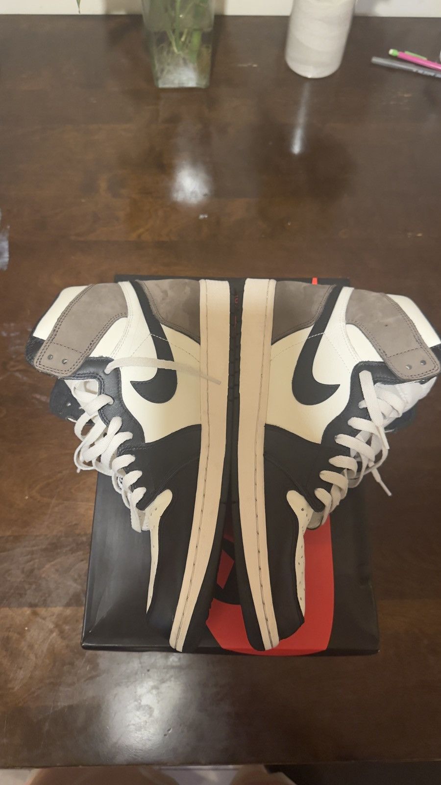 Nike Jordan 1 Mocha Size US 12 / EU 45 - 9 Thumbnail