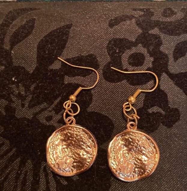 Other Gold coloured textured circle earrings Size ONE SIZE - 1 Preview