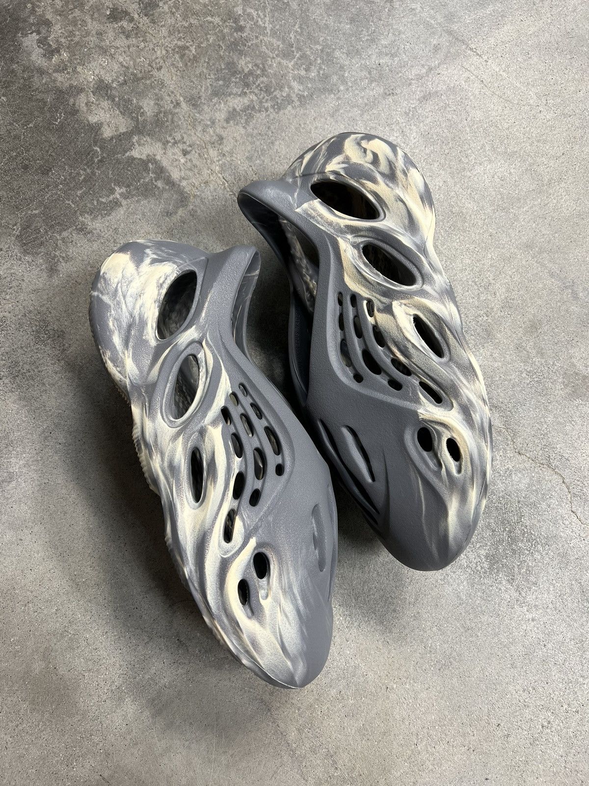 Grey Foam Runners Yeezy Mxt Moon Gray Yeezy Foam Runner MXT Moon Gray