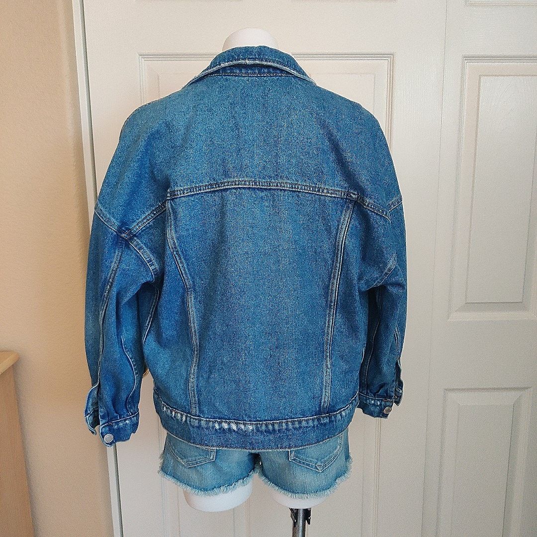 Bershka Bershka oversized lightly distressed denim jacket sz XS Size XS / US 0-2 / IT 36-38 - 4 Thumbnail