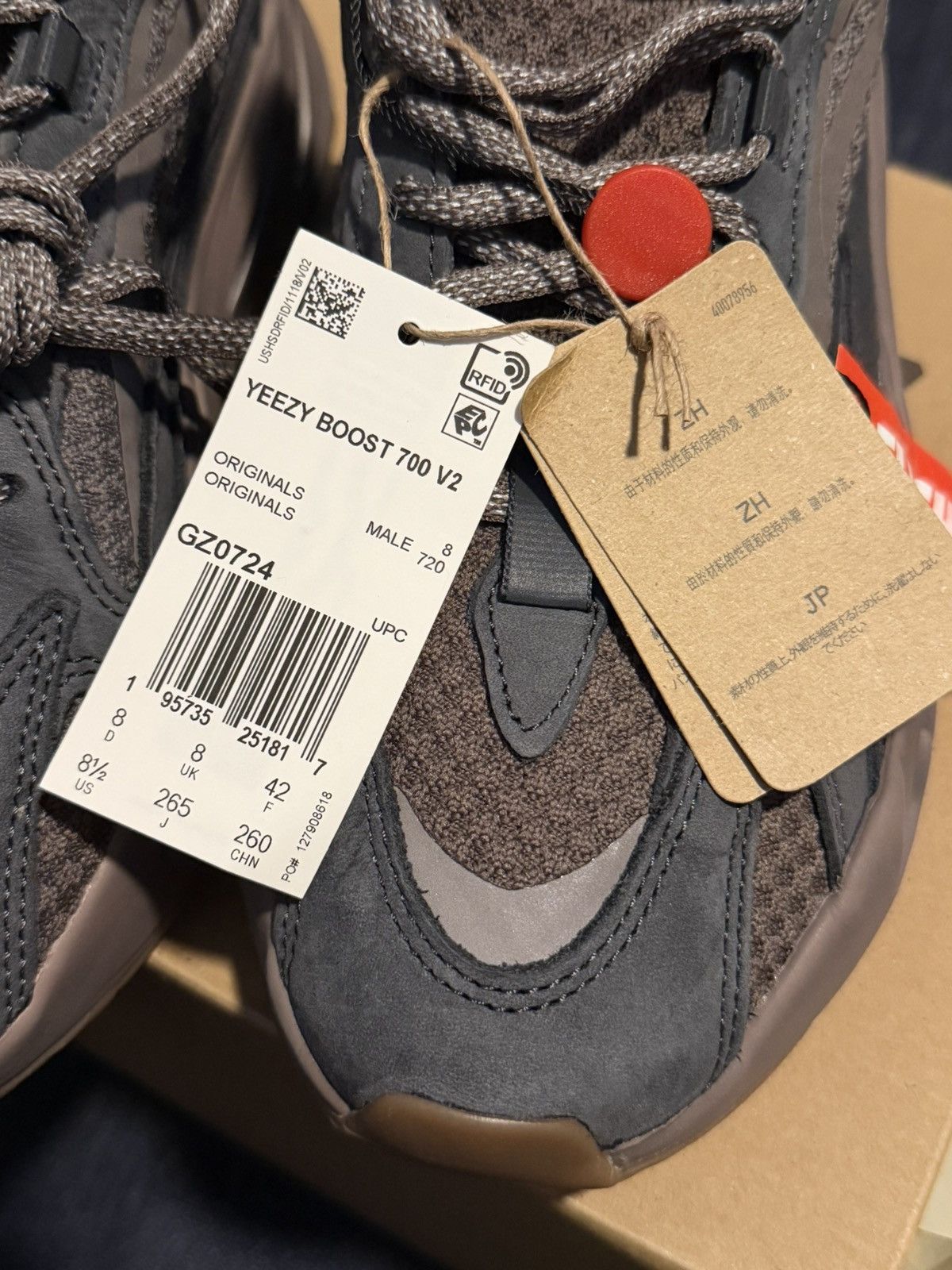 Adidas Yeezy 700 V2 8.5 Size US 8.5 / EU 41-42 - 5 Thumbnail