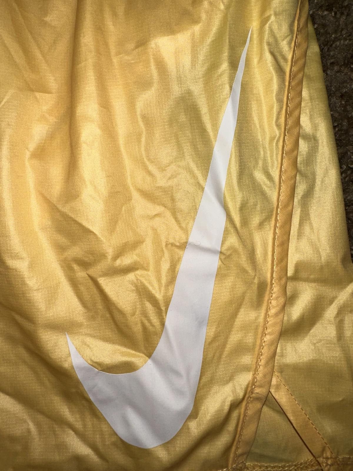 Nike Nike Womens Swoosh Run Running Shorts Size 32" / US 10 / IT 46 - 2 Thumbnail