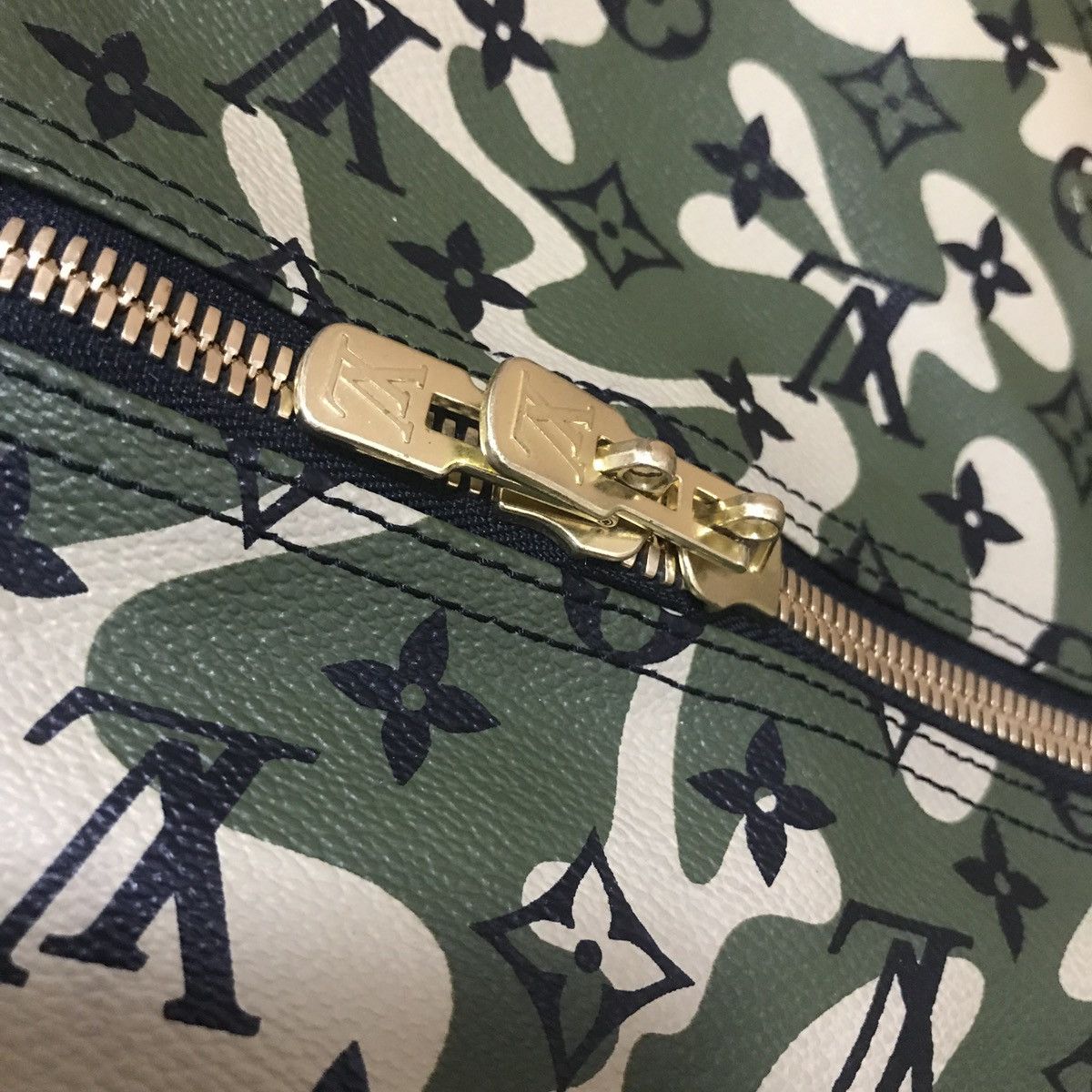 Louis Vuitton × Takashi Murakami Louis Vuitton X Takashi Keepall 55 Camouflage Monogram Size ONE SIZE - 9 Thumbnail