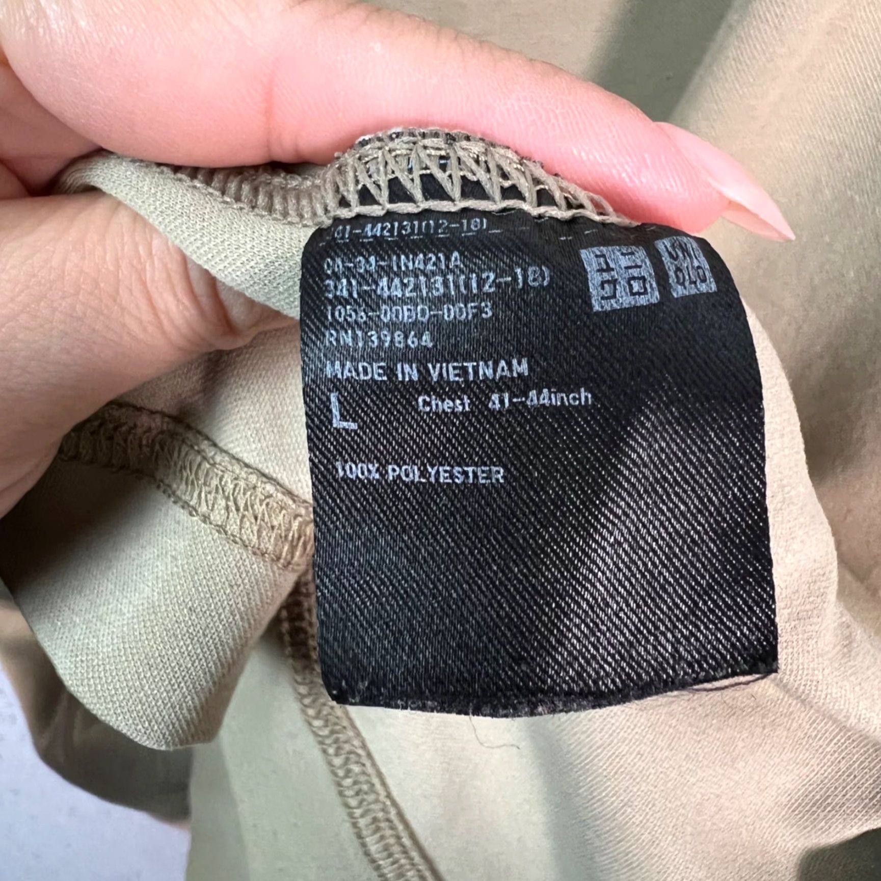 Uniqlo VINTAGE Uniqlo T-Shirt Mens Large Beige Crewneck Short Sleeve Shirt Adult Mens Large Beige Uniqlo Shirt 90s (if applicable) Mens Size US L / EU 52-54 / 3 - 4 Thumbnail