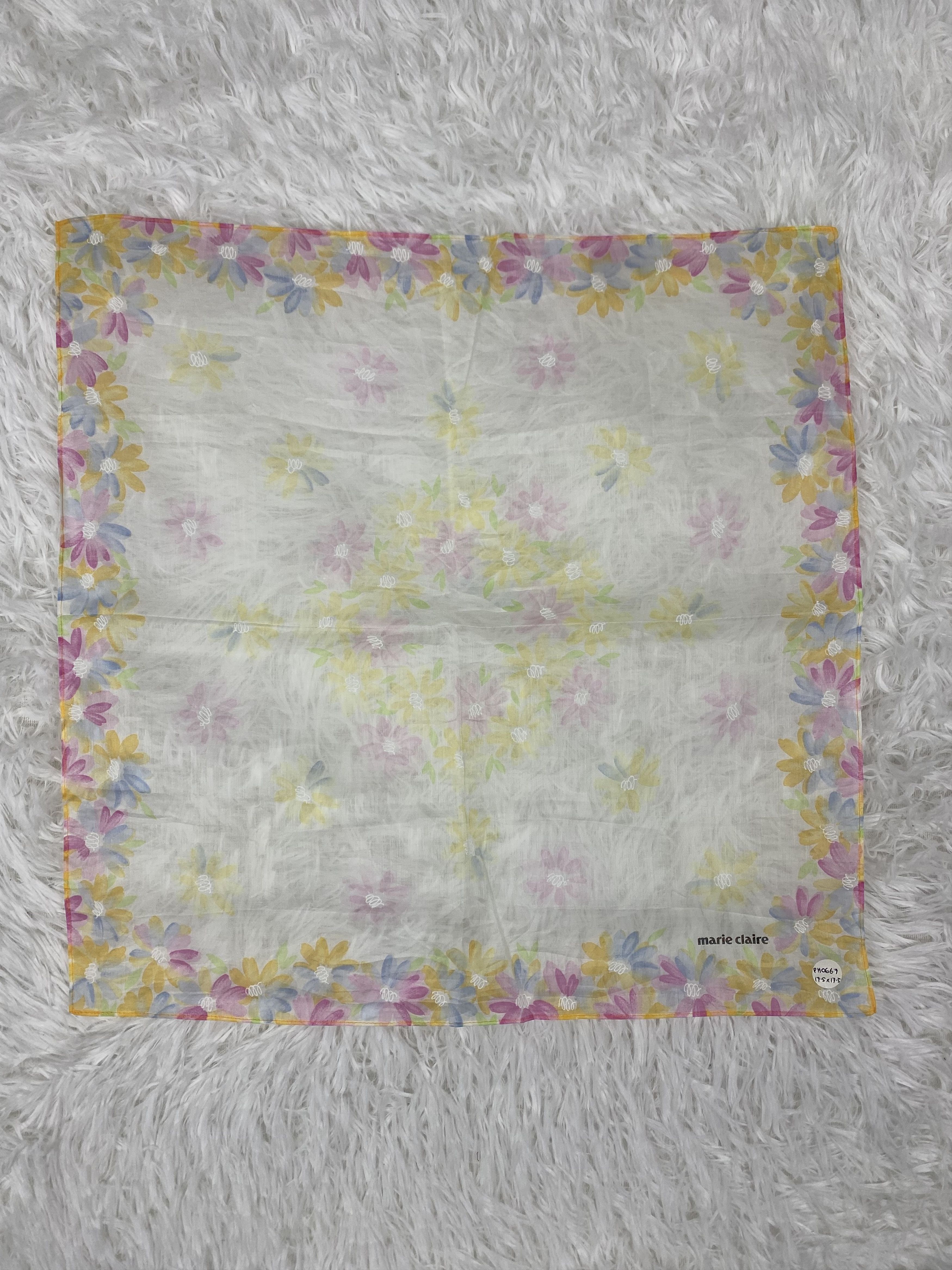 Vintage Vintage Marie Claire Handkerchief Neckerchief PH0667 Size ONE SIZE - 3 Thumbnail