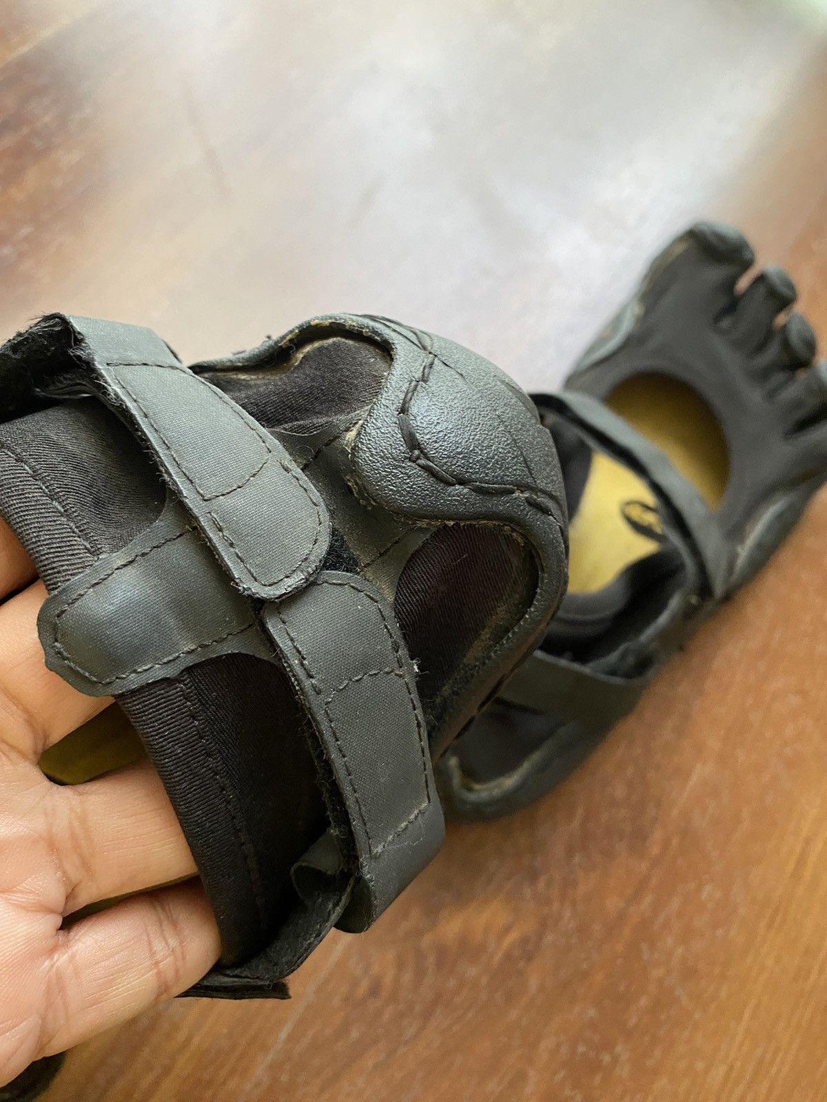 Vibram Vibram Five Fingers black shoes with front straps Size US 8.5 / EU 41-42 - 6 Thumbnail