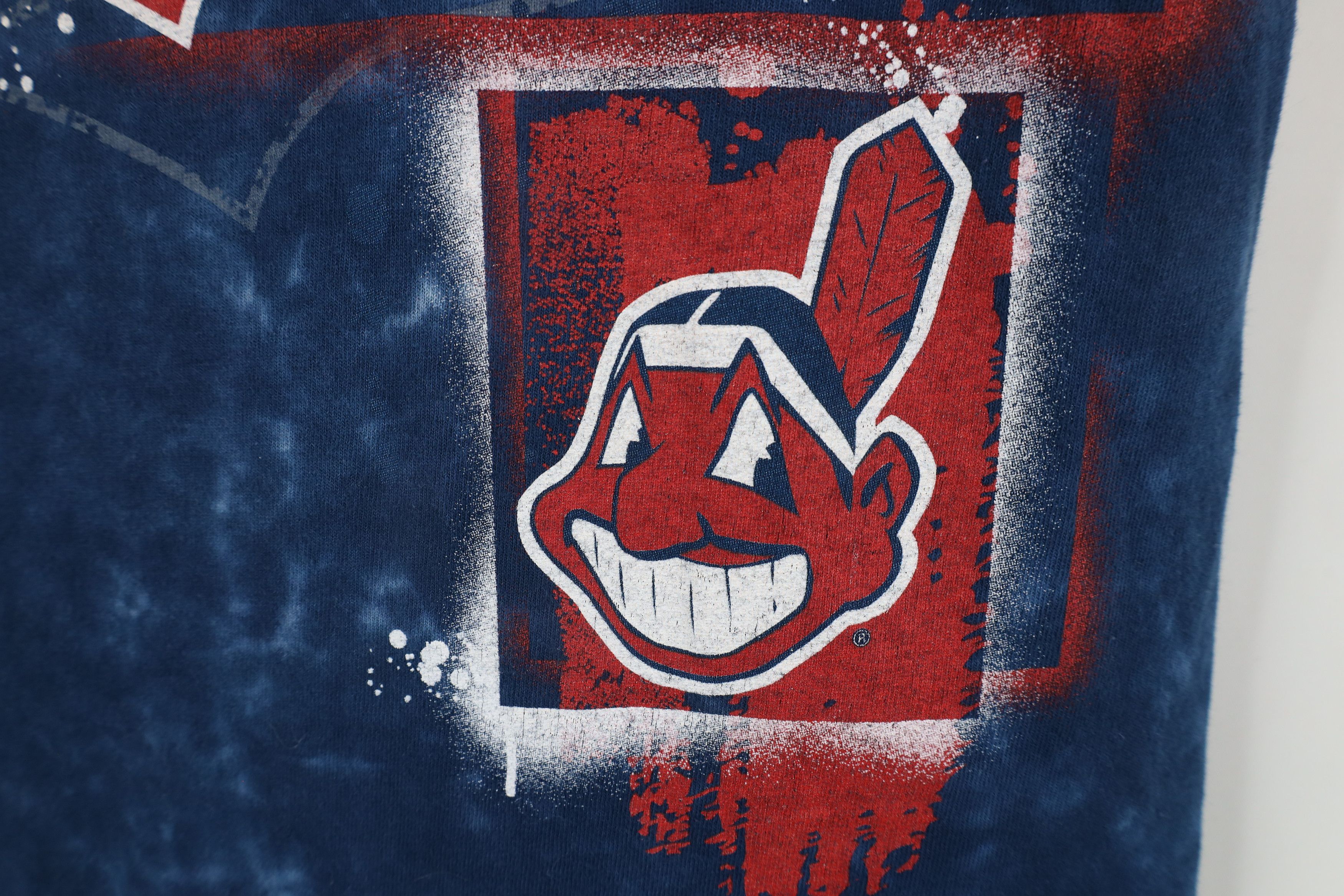 Vintage Vintage 90s Acid Wash Chief Wahoo Cleveland Indians T-Shirt Size US M / EU 48-50 / 2 - 5 Thumbnail