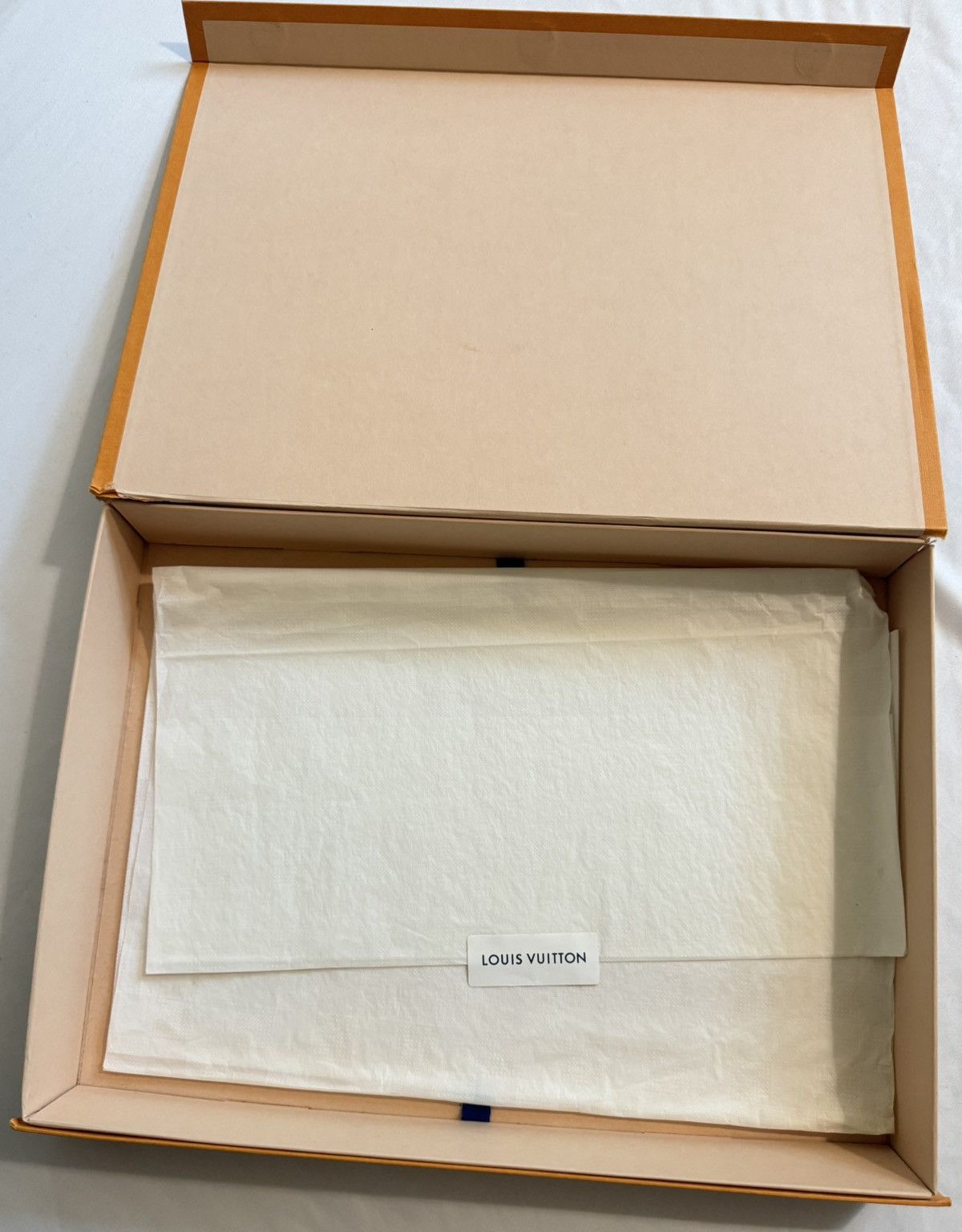 Louis Vuitton Louis Vuitton Monogram Eclipse Scarf M73468 Receipt Box Tags Size ONE SIZE - 11 Thumbnail