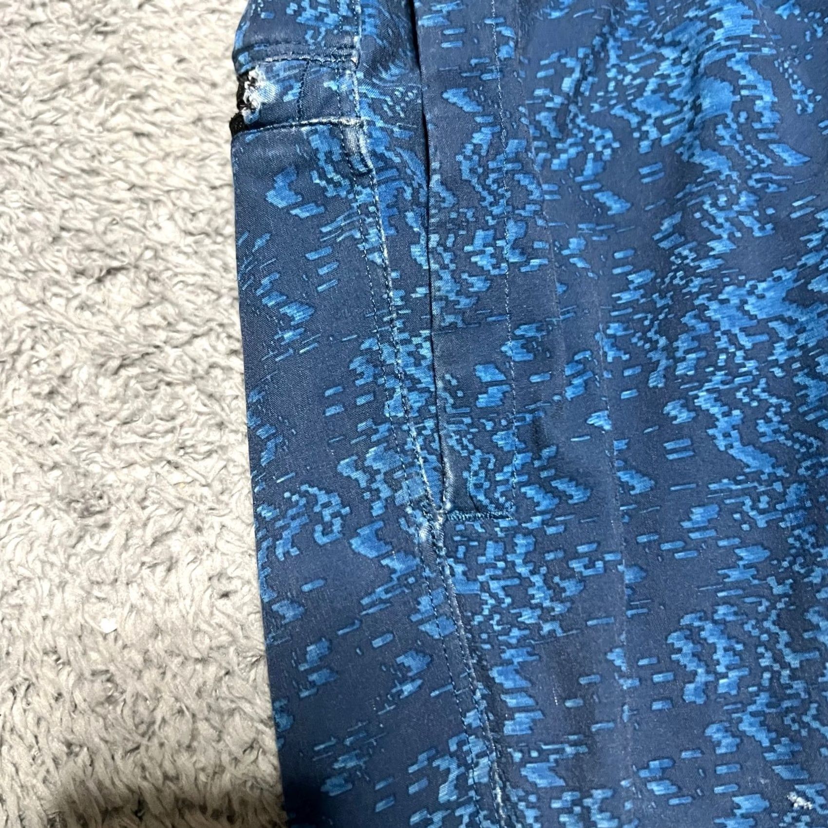 Lululemon Lululemon Shorts Mens Medium T.H.E. Drawstring Waist Blue Multi *** Blue Multi Mens Medium Lululemon Shorts Athletic Active Wear Size US 31 - 2 Thumbnail