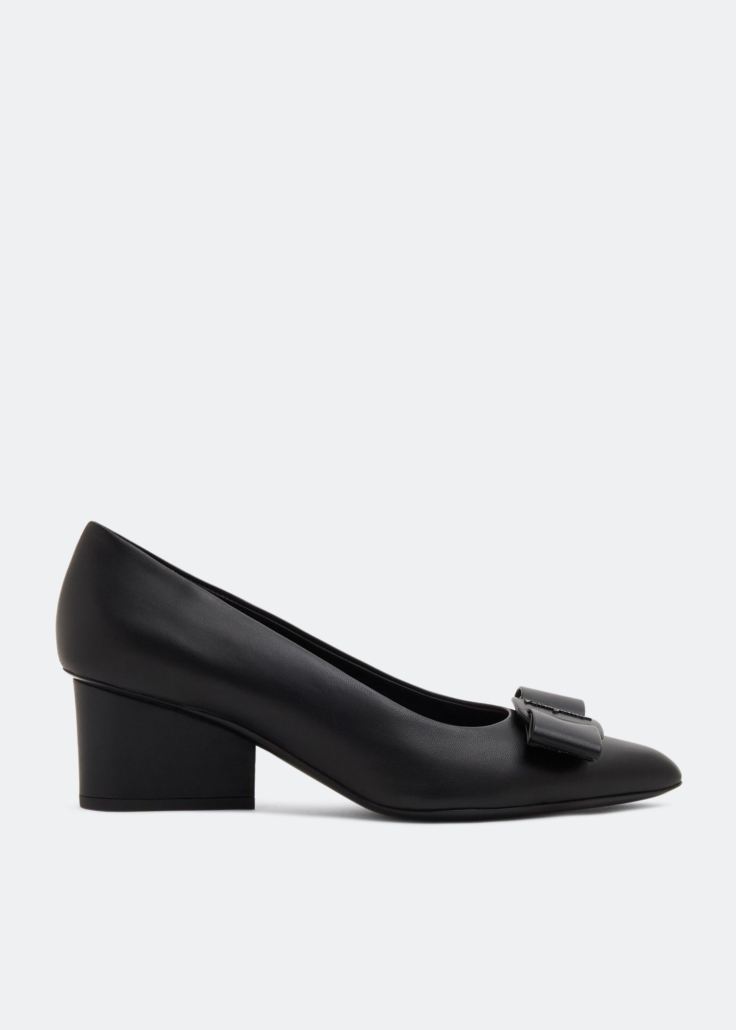 o1s1rm0924 Viva Pumps in Black